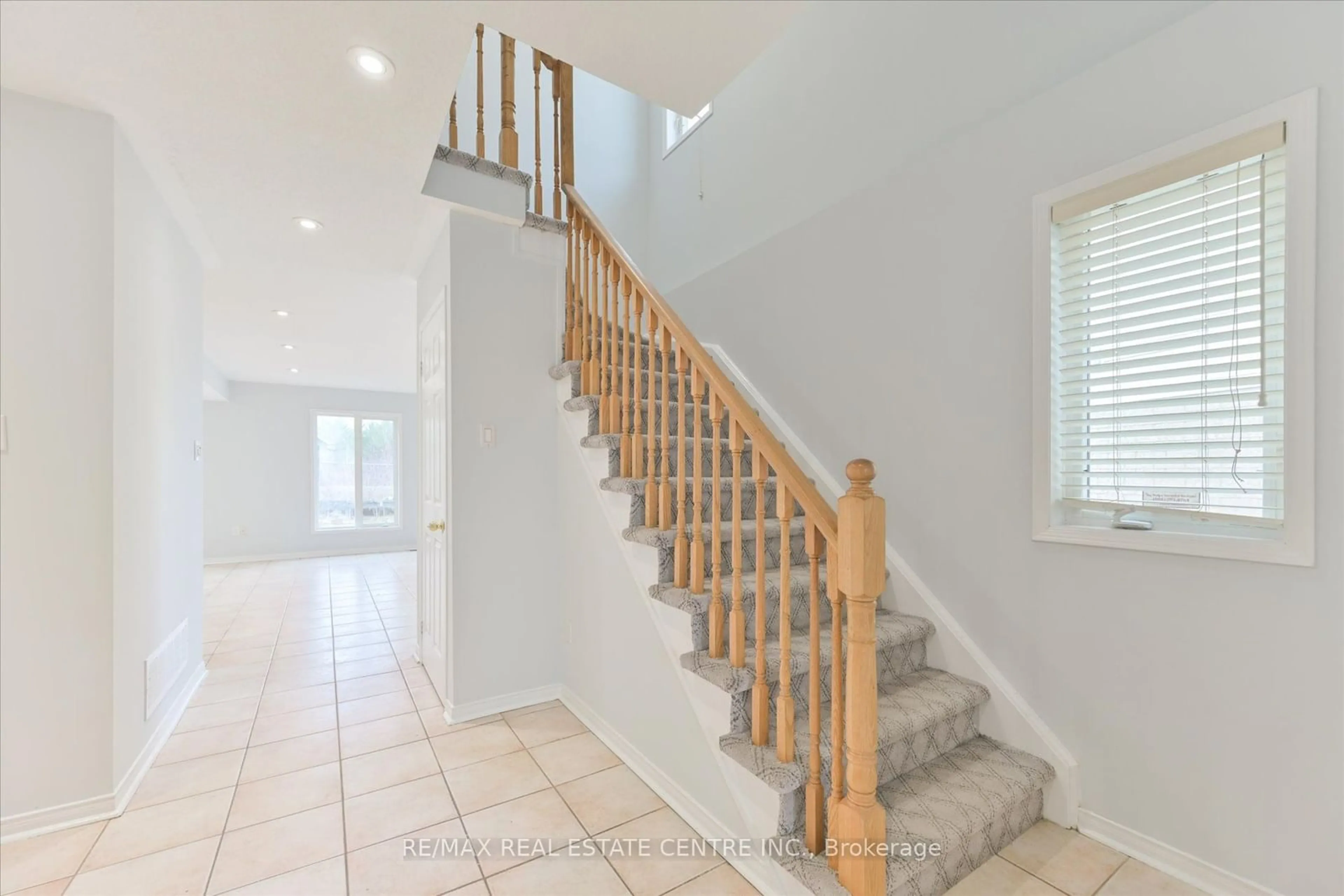 Stairs for 602 Amaretto Ave, Pickering Ontario L1X 2V2