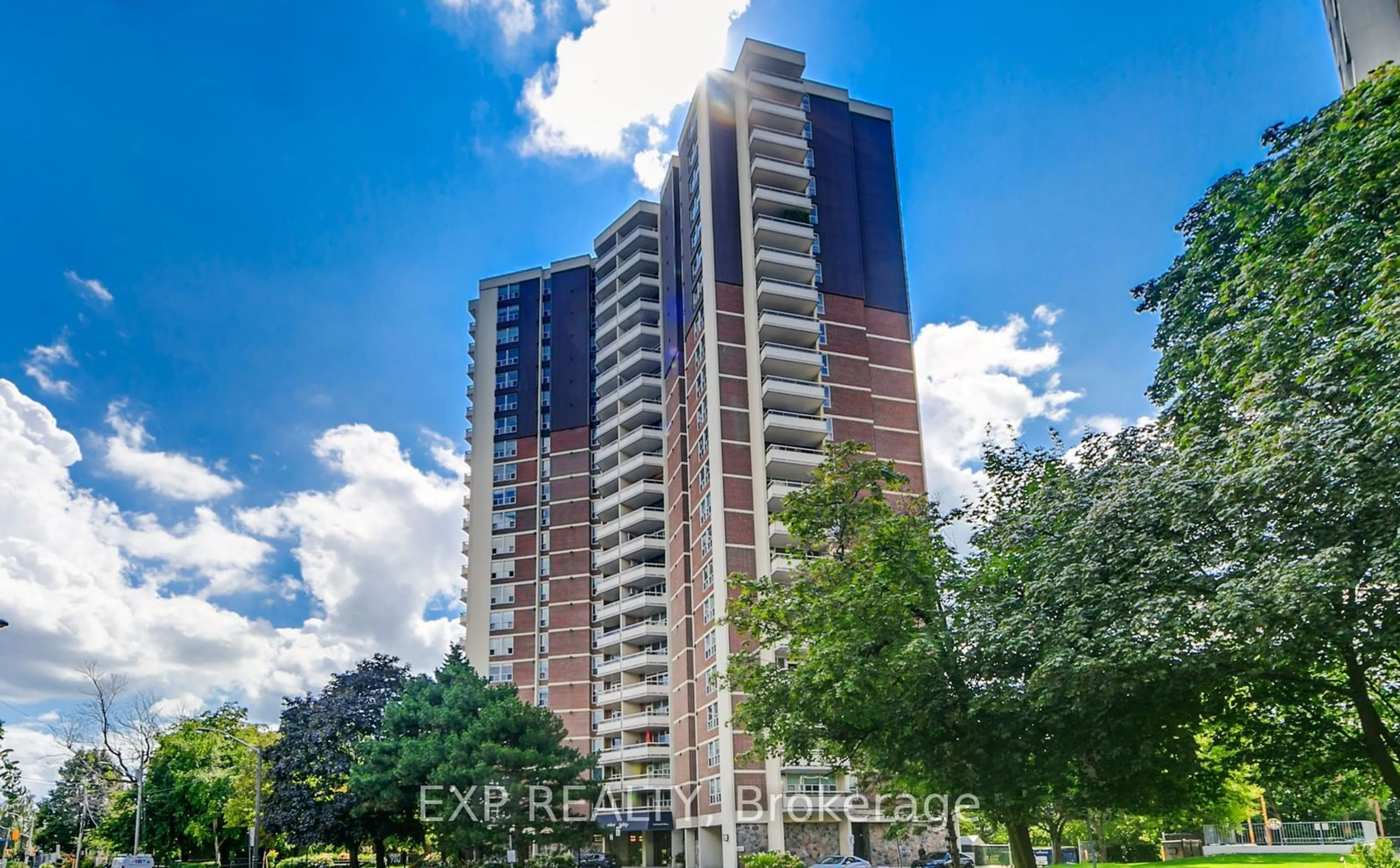 A pic from outside/outdoor area/front of a property/back of a property/a pic from drone, building for 980 Broadview Ave #402, Toronto Ontario M4K 3Y1