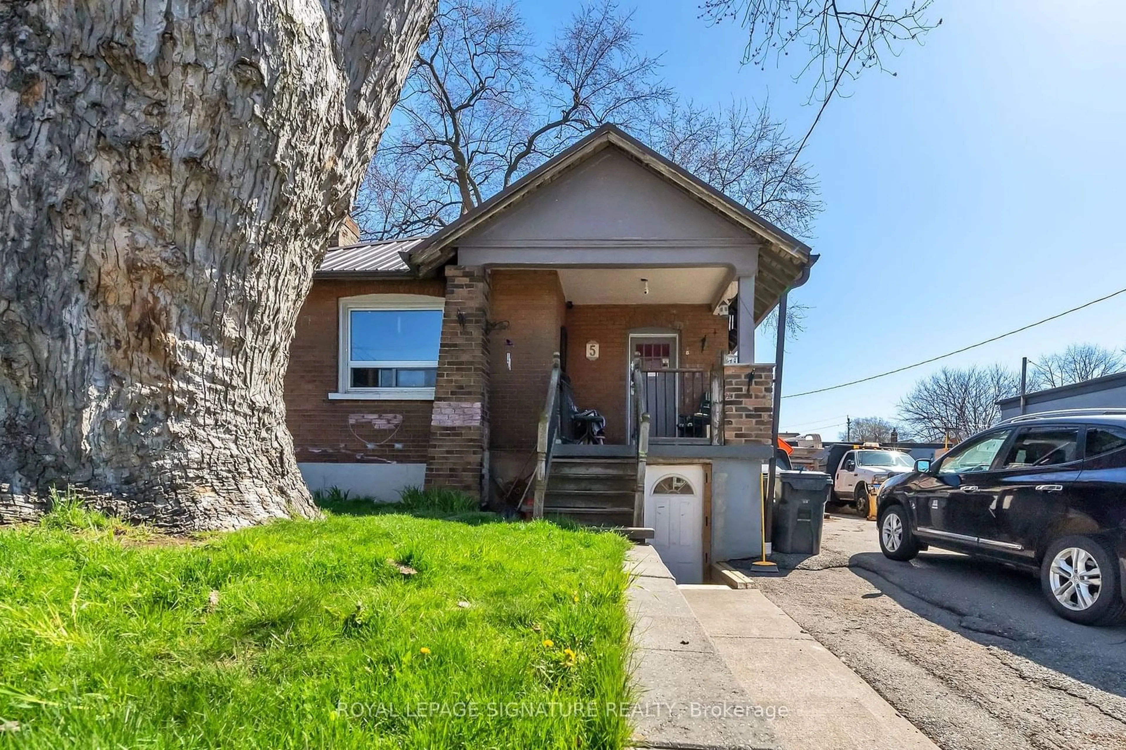 Home with brick exterior material, street for 5 Elward Blvd, Toronto Ontario M1L 3L1