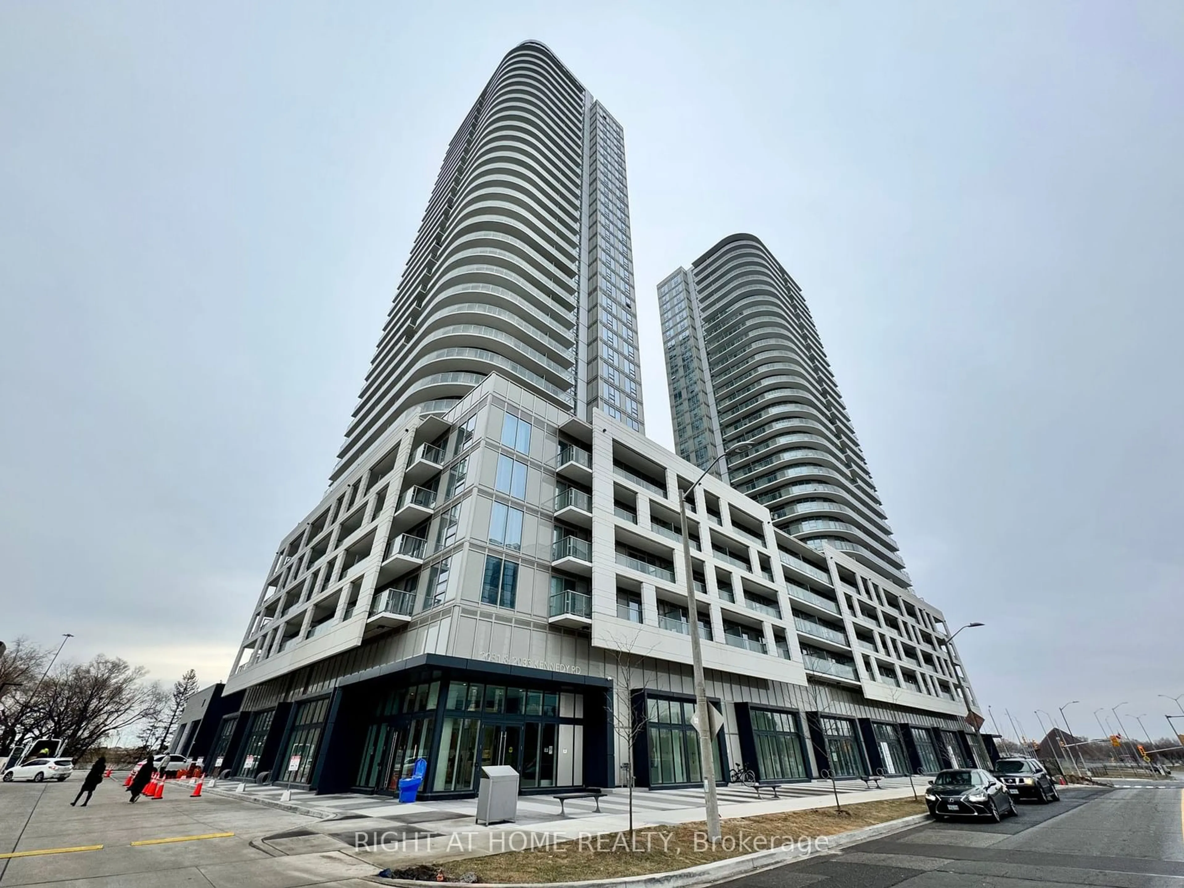 Indoor foyer for 2031 Kennedy Rd #2025, Toronto Ontario M1T 0B8