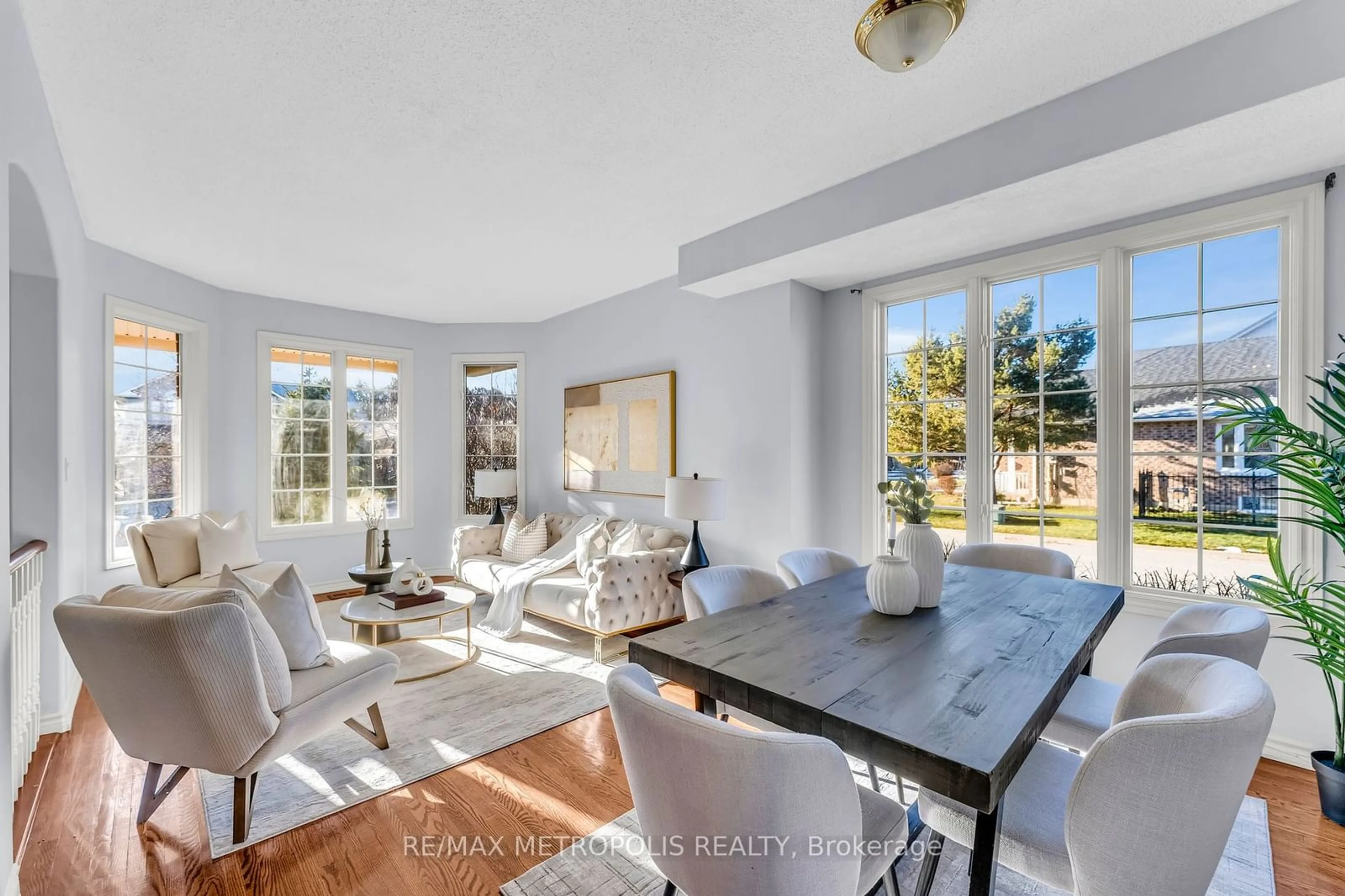 Dining room, ceramic/tile floor for 458 Meadow St, Oshawa Ontario L1L 1B9