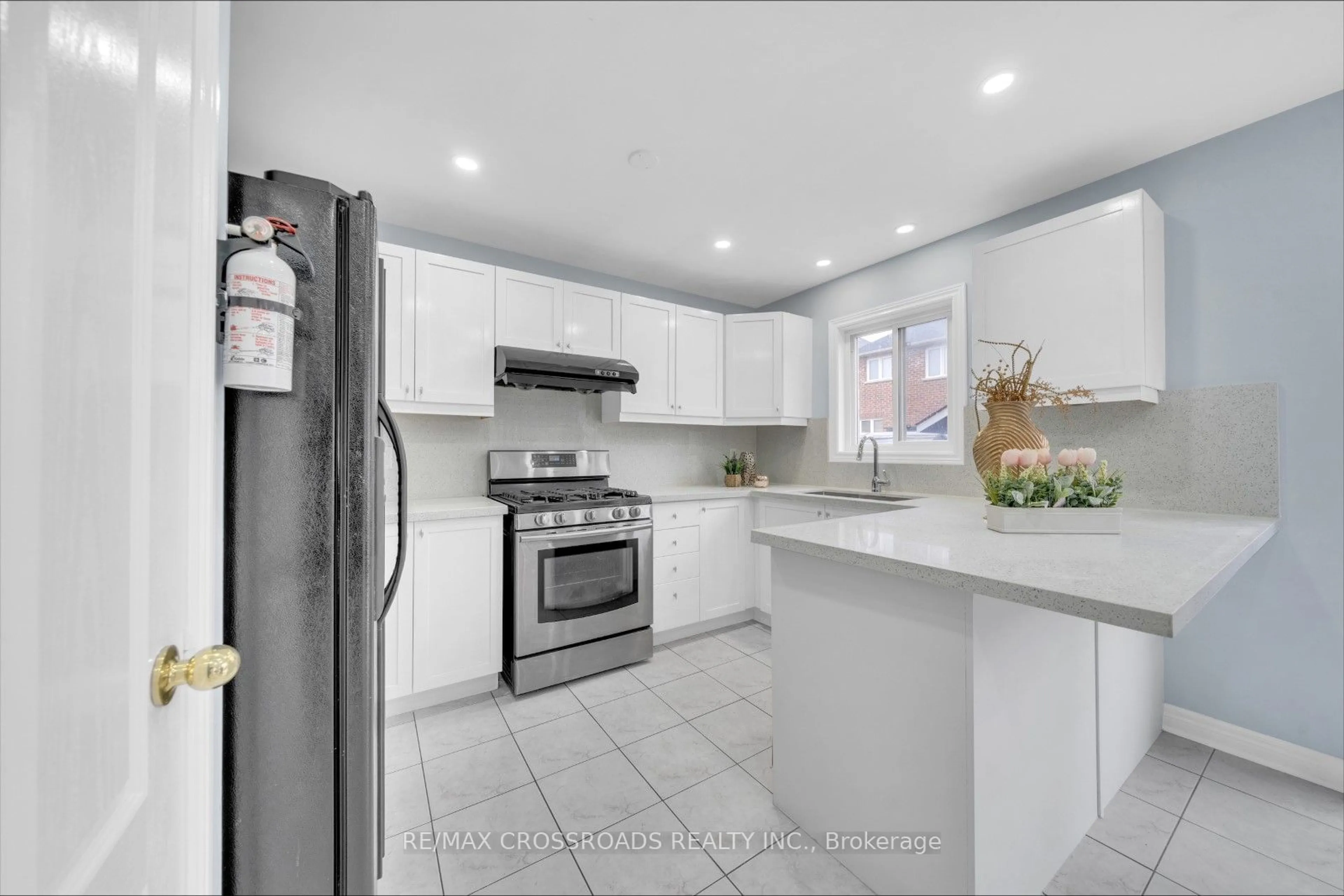 Open concept kitchen, ceramic/tile floor for 76 Seasons Dr, Toronto Ontario M1X 1X9