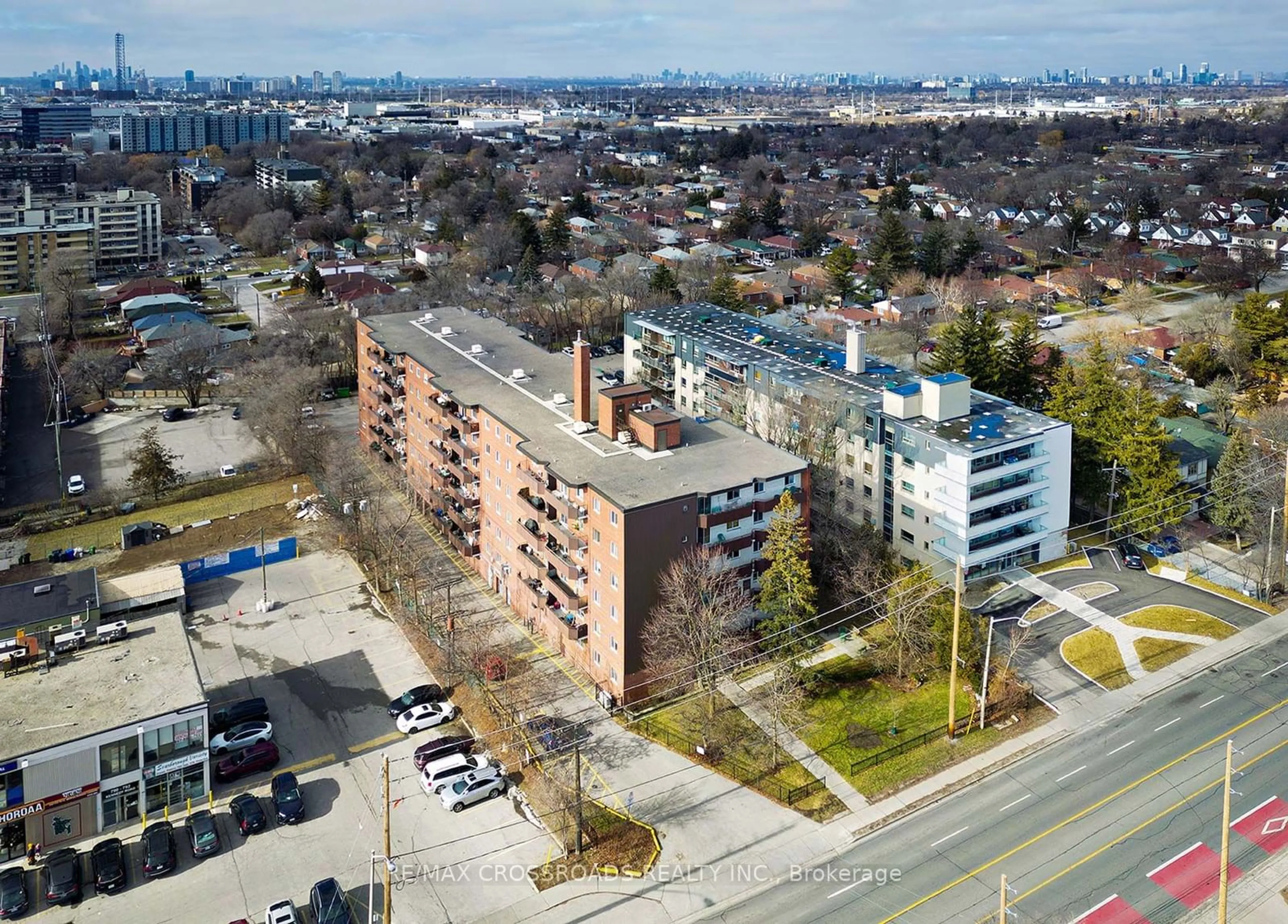 A pic from outside/outdoor area/front of a property/back of a property/a pic from drone, unknown for 800 Kennedy Rd #306, Toronto Ontario M1K 2C9