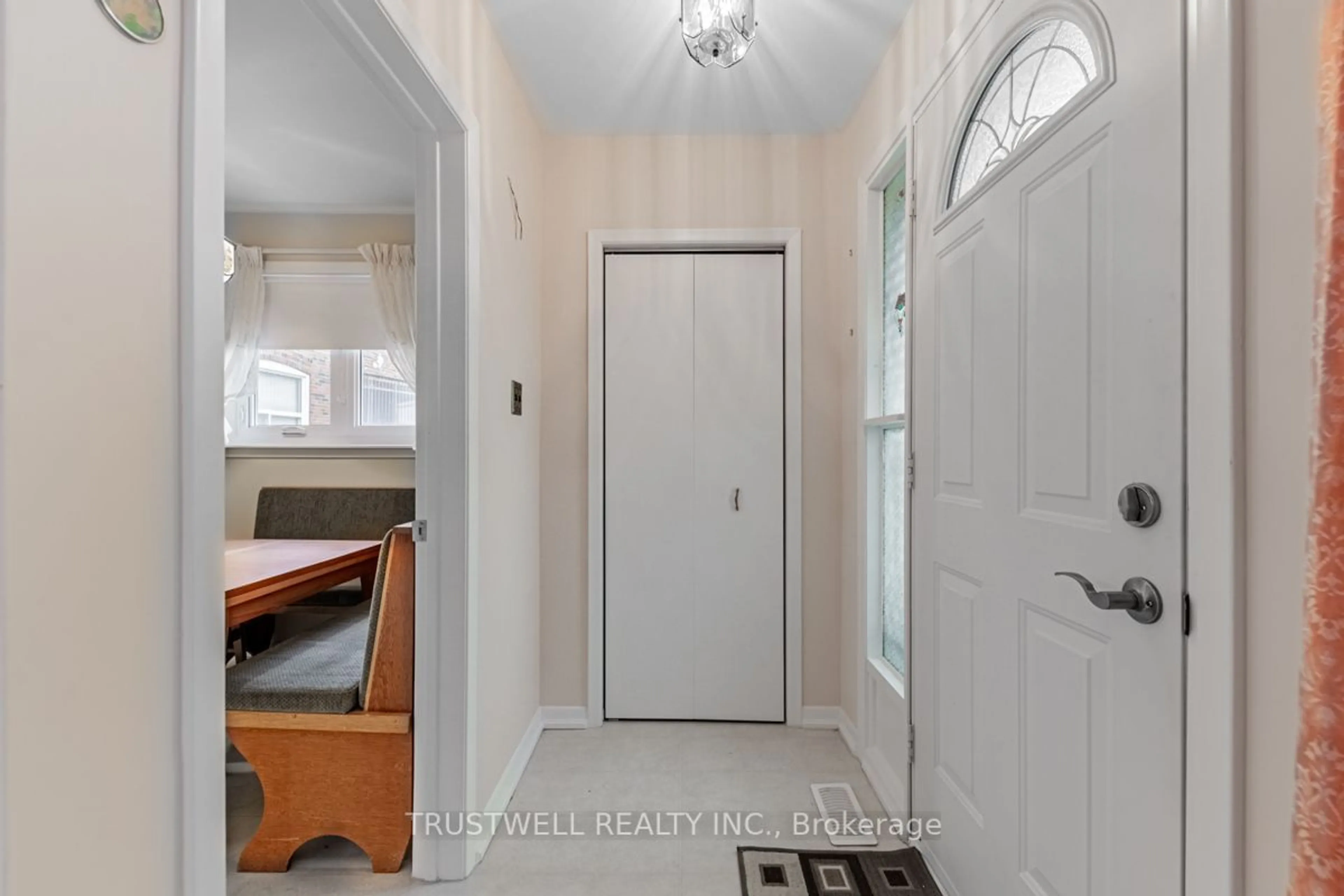 Indoor entryway for 33 Grace St, Toronto Ontario M1J 2M3