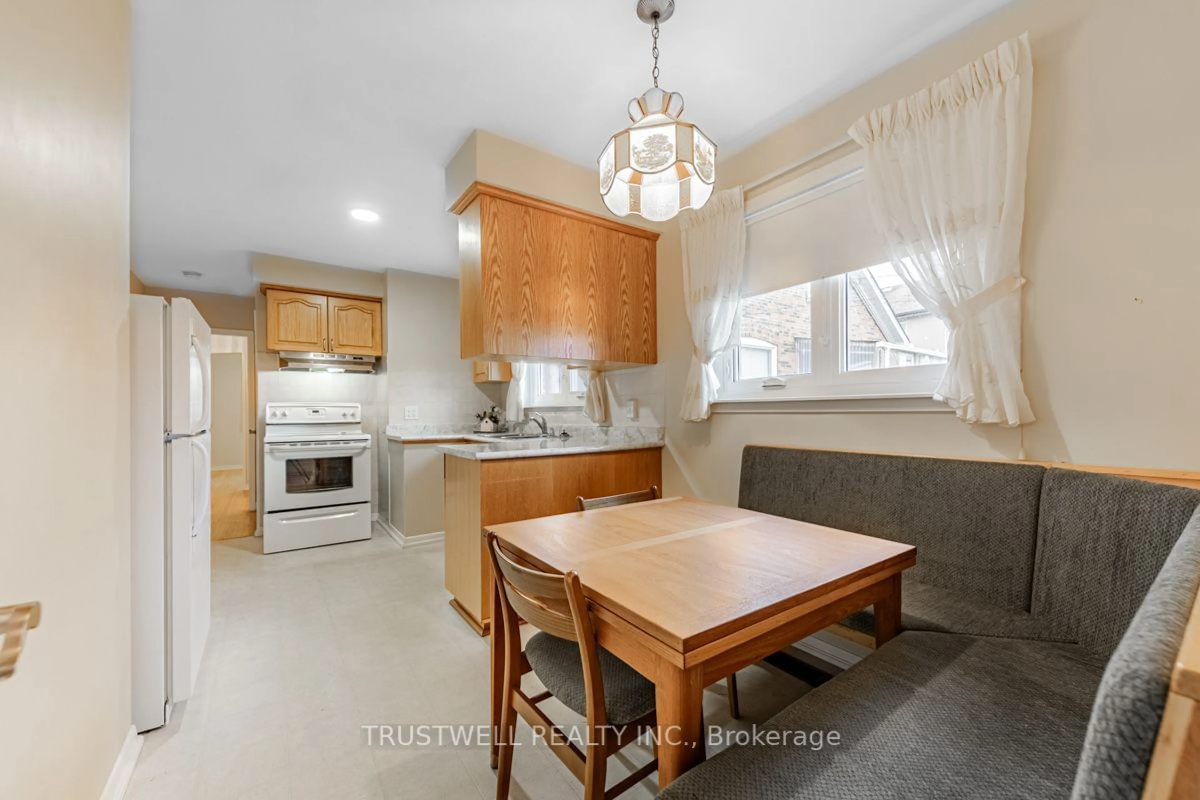 Open concept kitchen, ceramic/tile floor for 33 Grace St, Toronto Ontario M1J 2M3