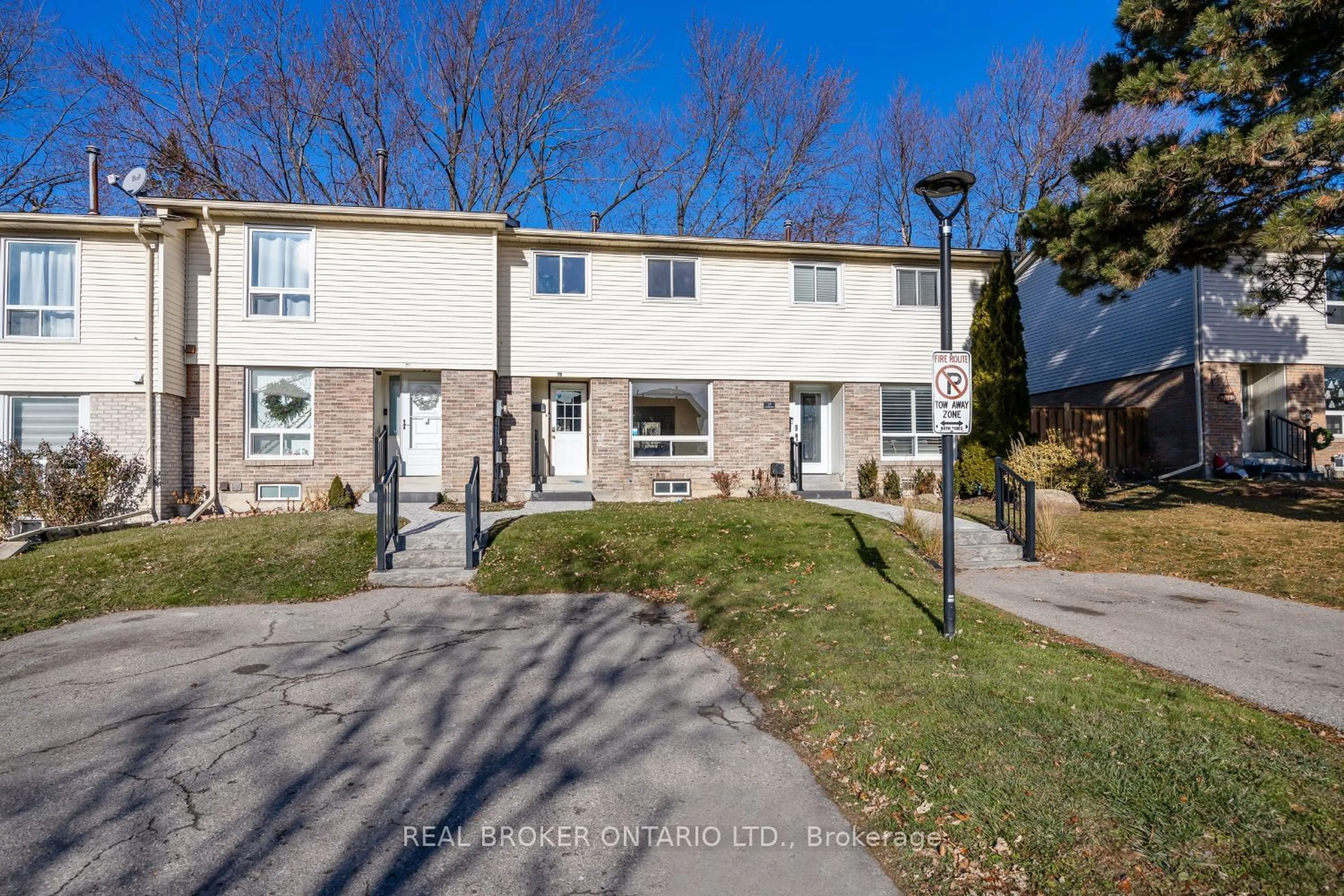 A pic from outside/outdoor area/front of a property/back of a property/a pic from drone, street for 611 Galahad Dr #26, Oshawa Ontario L1K 1M1