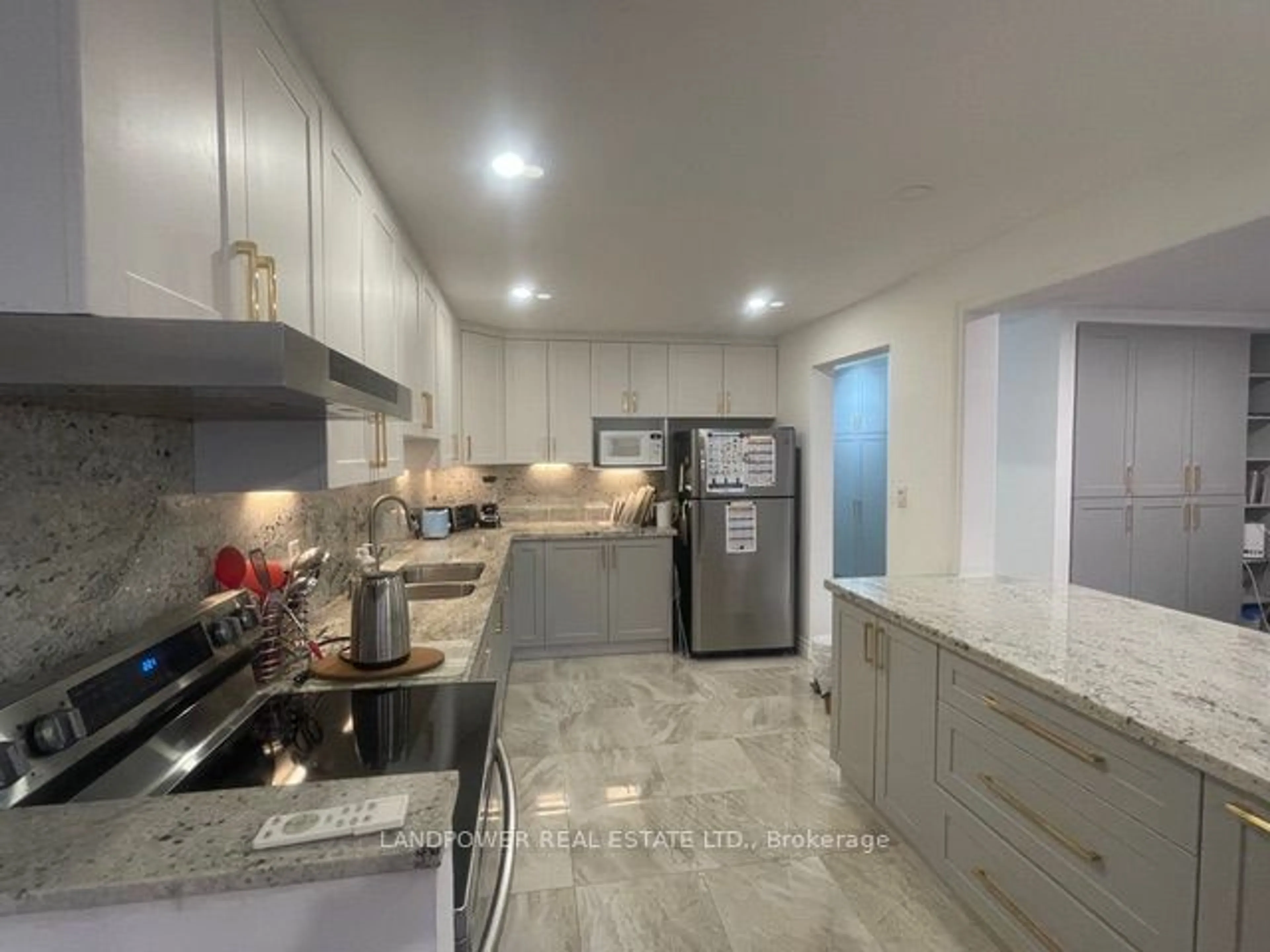 Open concept kitchen, ceramic/tile floor for 19 Sadlee Cove Cres, Toronto Ontario M1V 1Y3