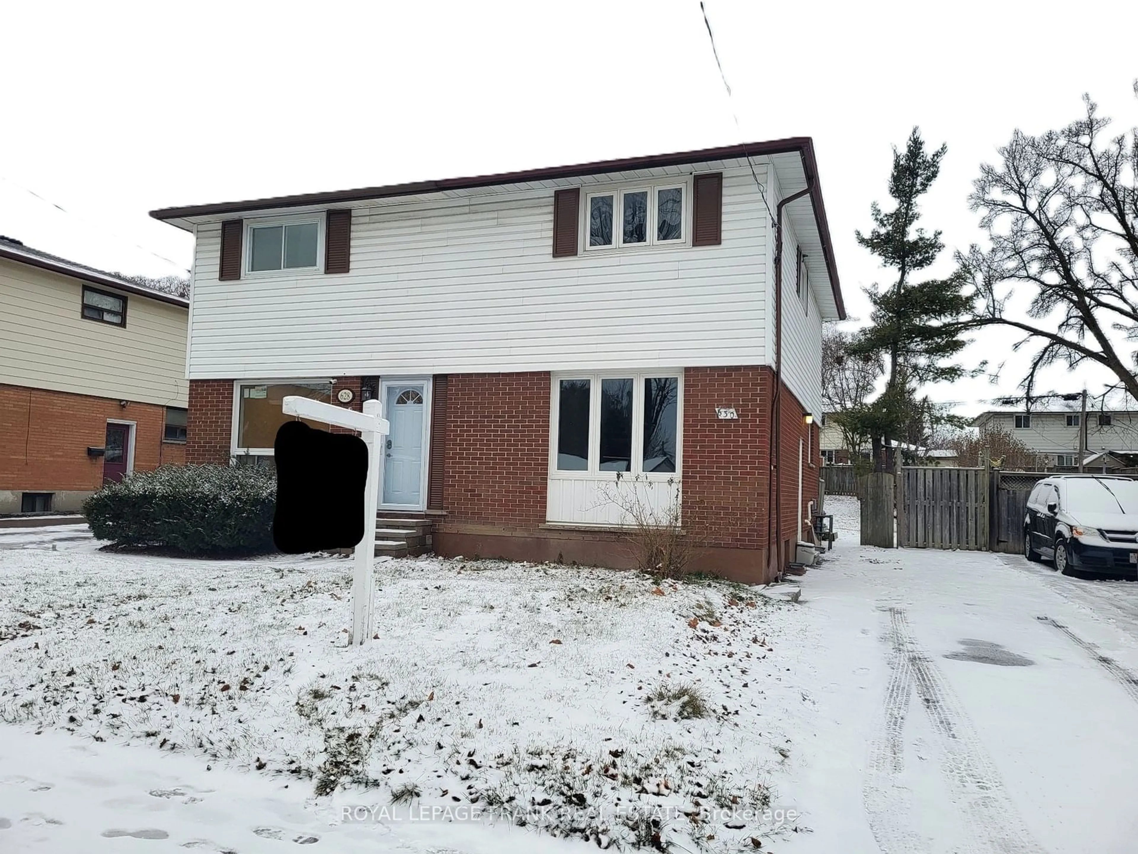 Home with brick exterior material, street for 630 Gliddon Ave, Oshawa Ontario L1H 1Z9