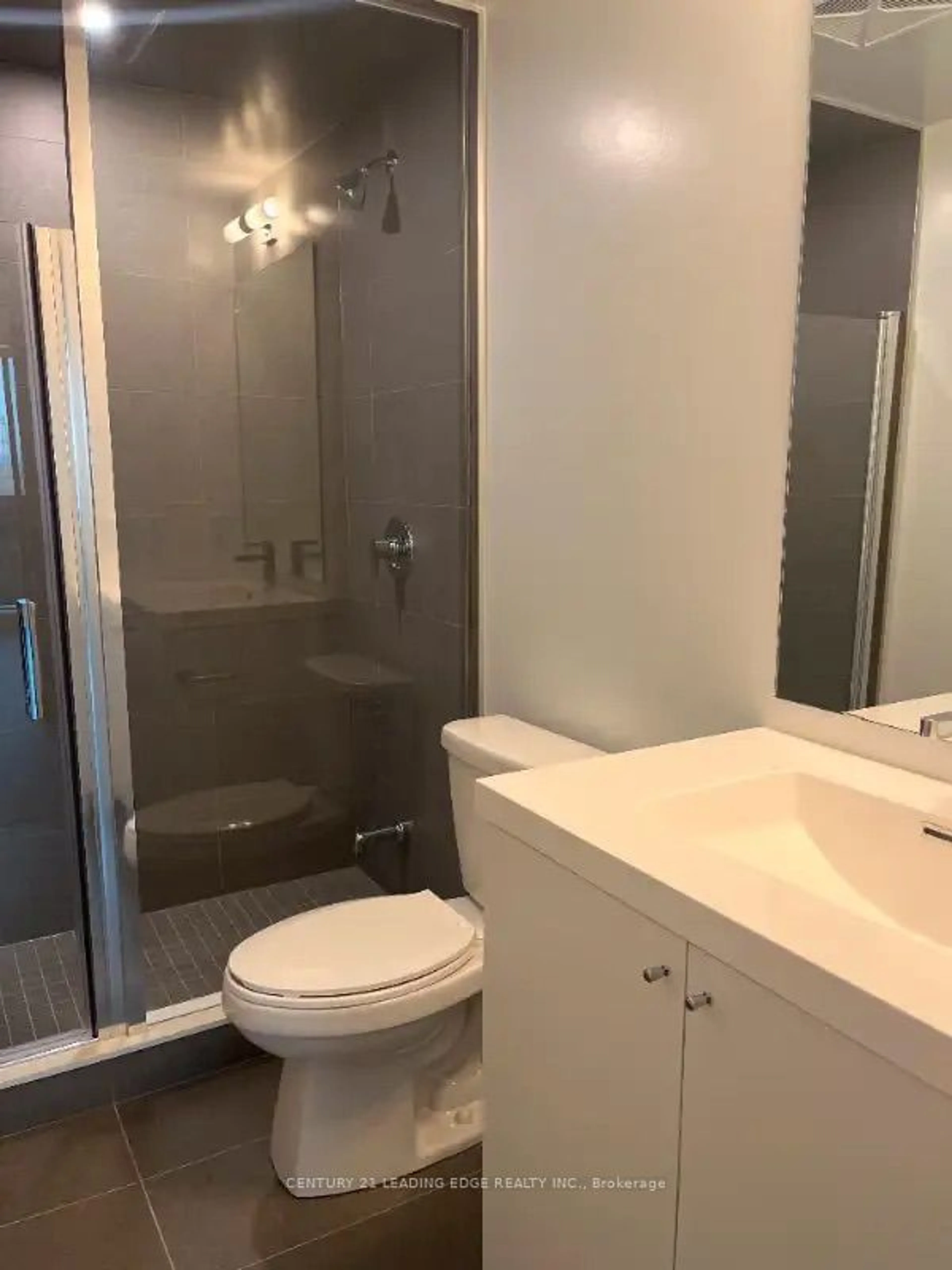 Standard bathroom, unknown for 2425 Simcoe St #1116, Oshawa Ontario L1L 0L2