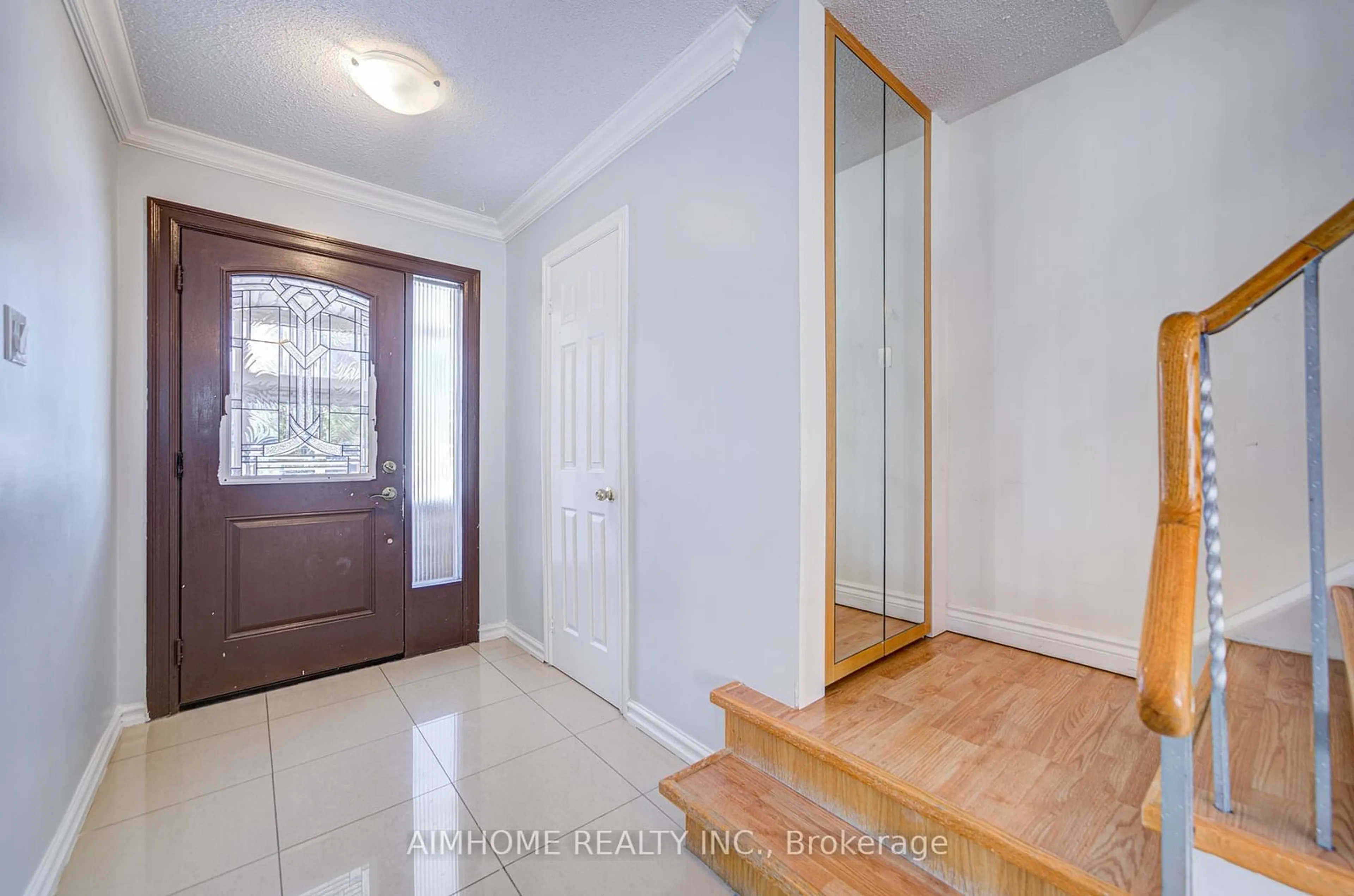 Indoor entryway for 53 Wayside Ave, Toronto Ontario M1V 1N2