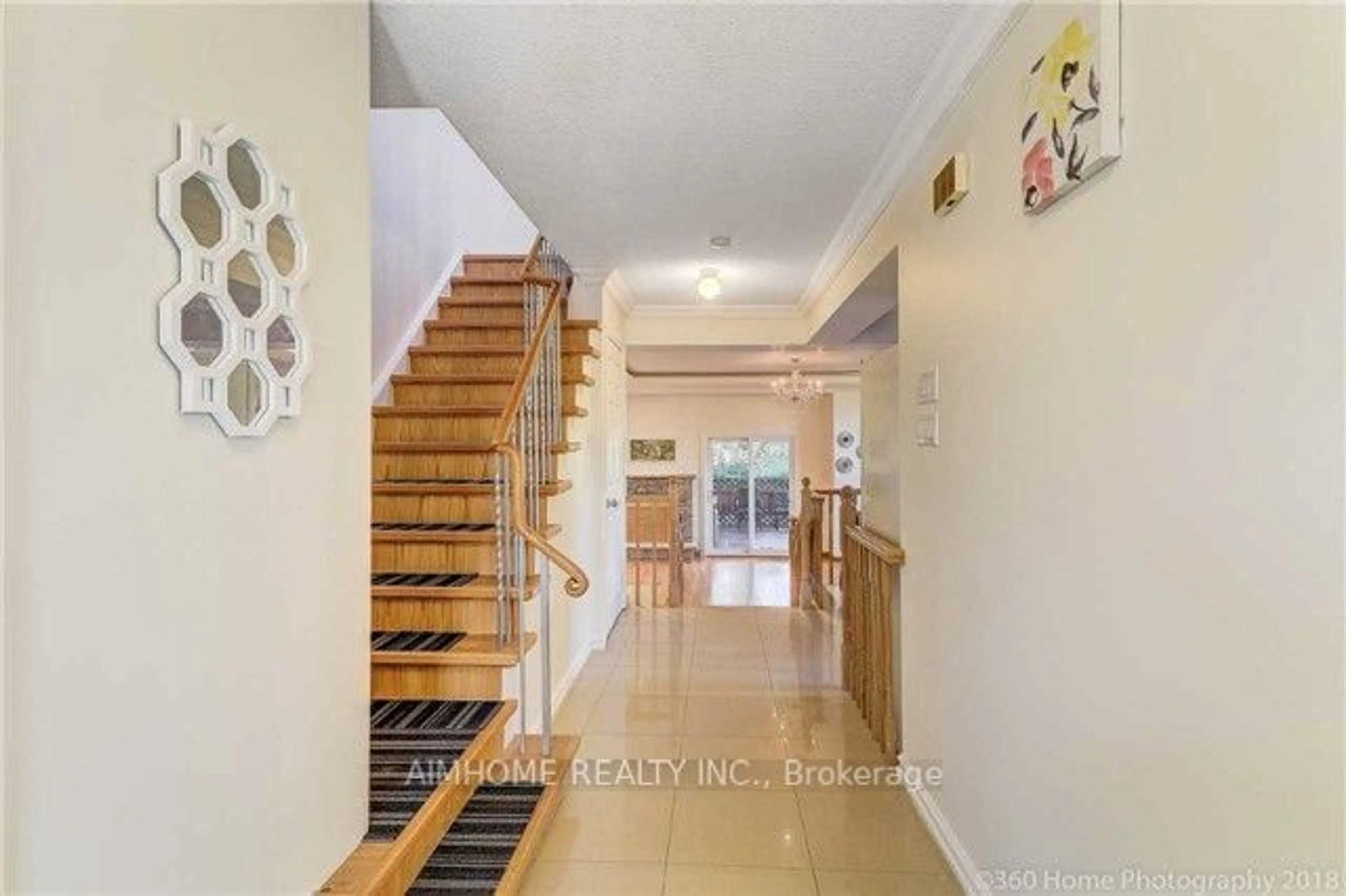 Indoor foyer for 53 Wayside Ave, Toronto Ontario M1V 1N2