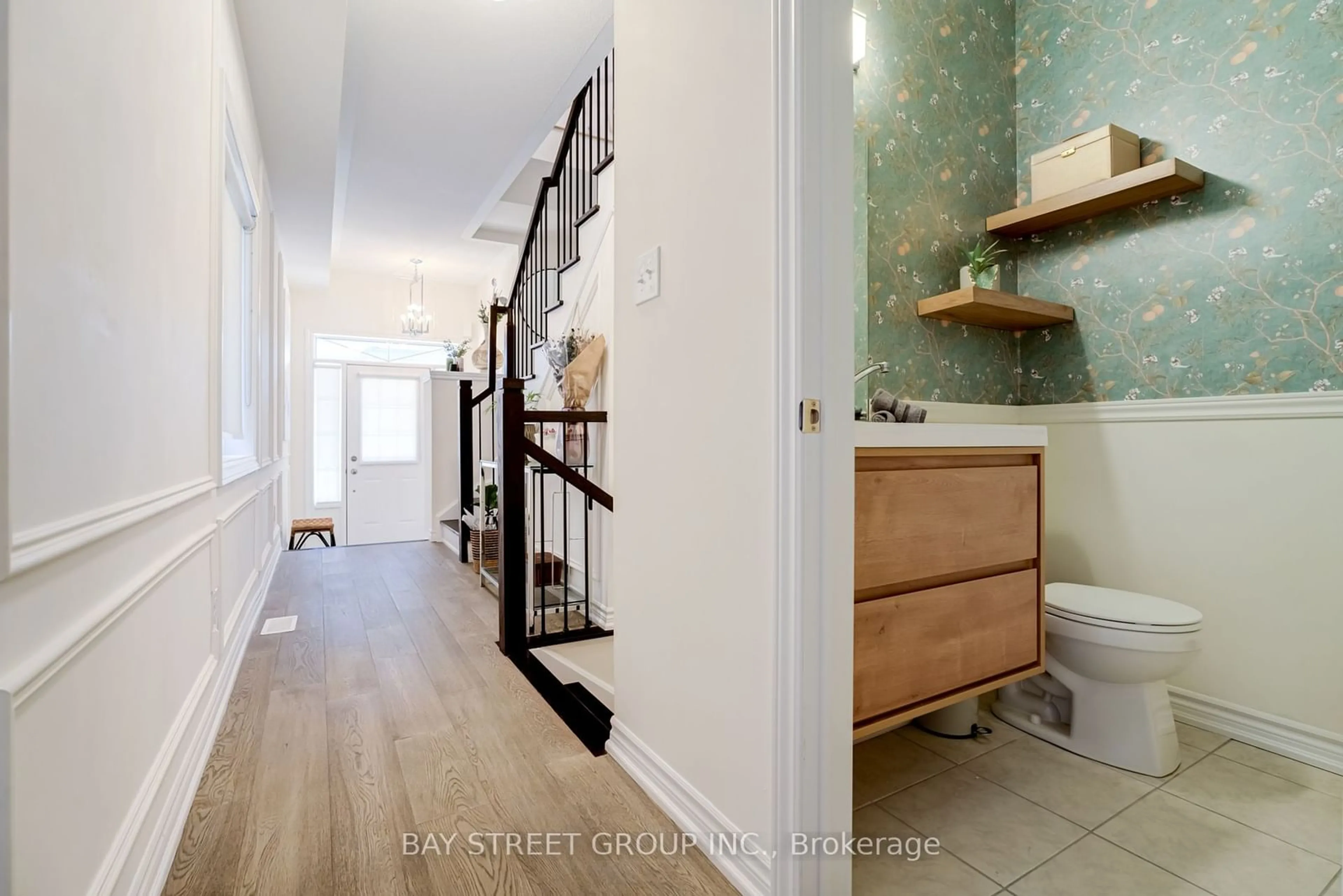 Indoor entryway for 2416 Angora St, Pickering Ontario L1X 0M6