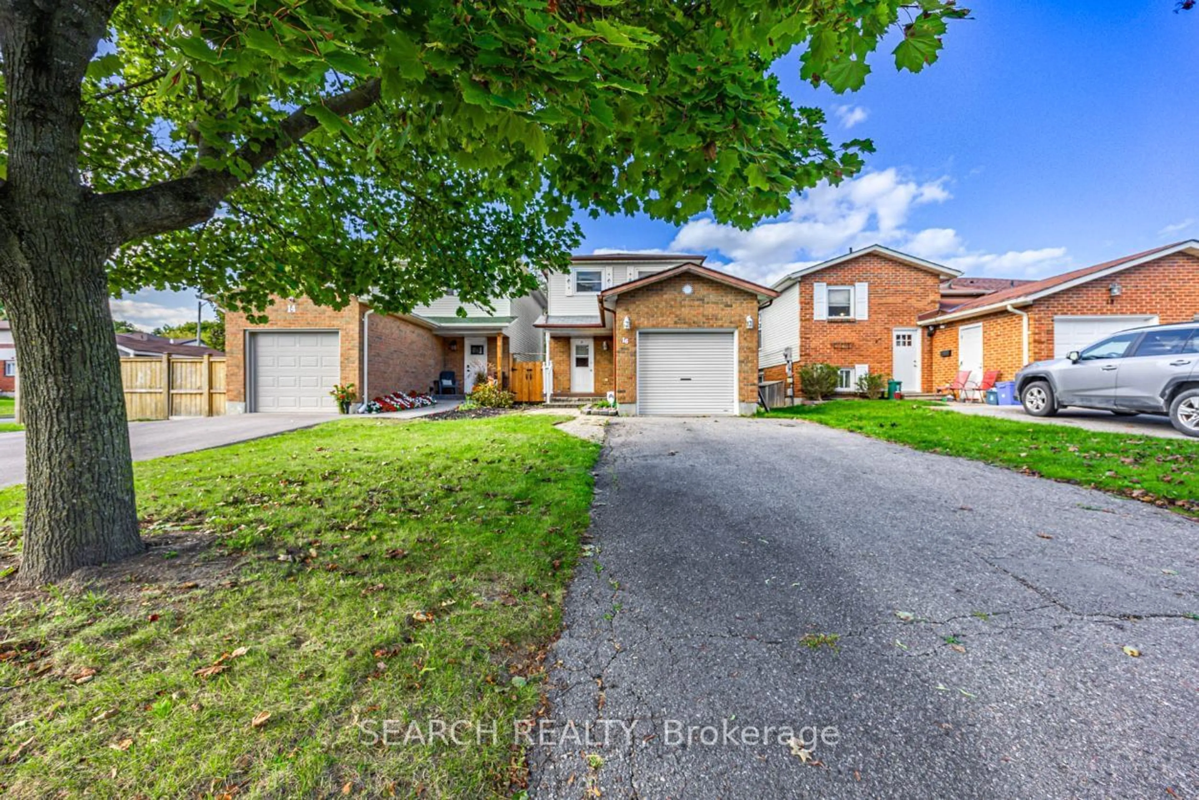 A pic from outside/outdoor area/front of a property/back of a property/a pic from drone, street for 16 Hartsfield Dr, Clarington Ontario L1E 1M5