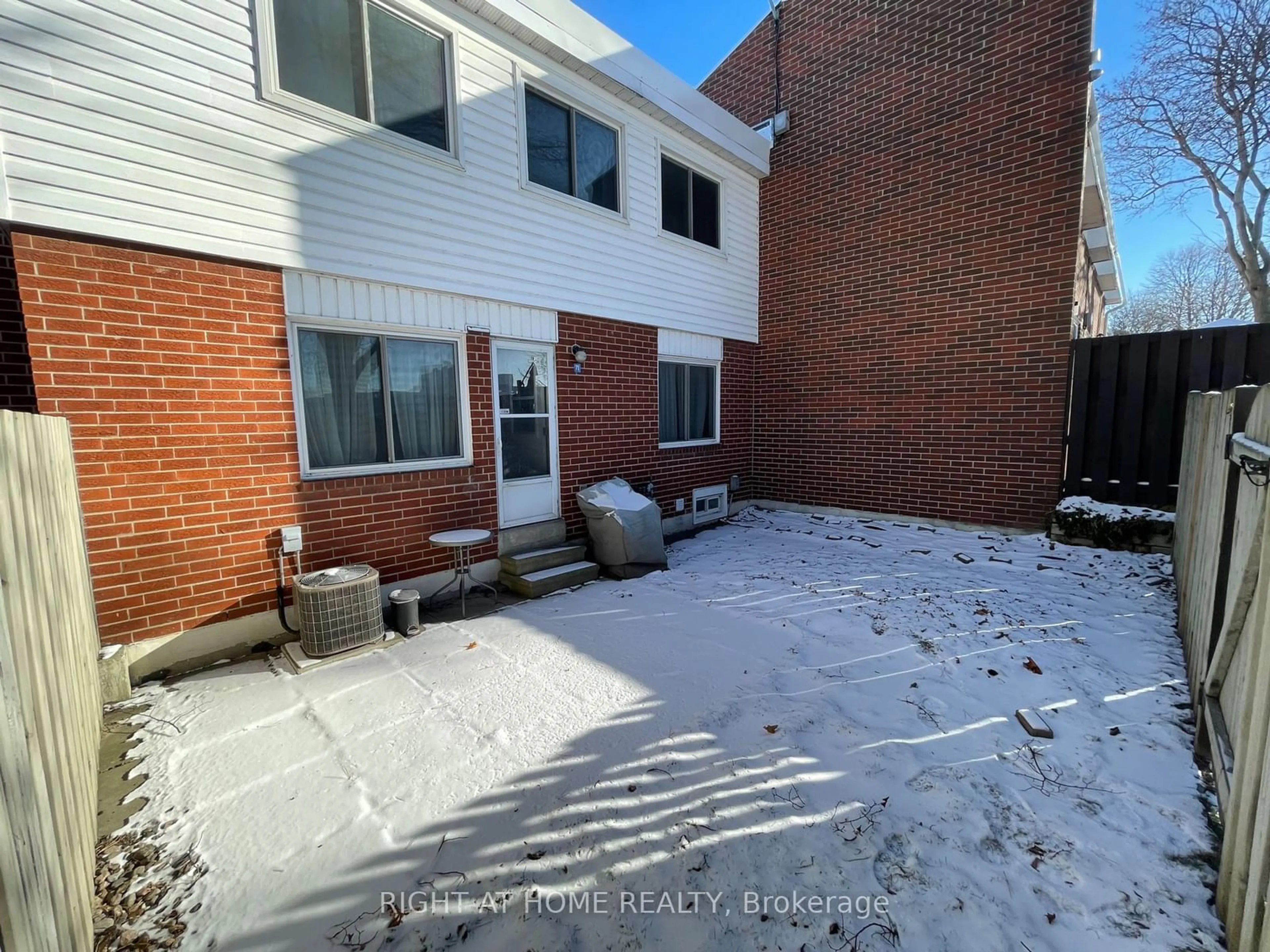 Unknown for 1010 Glen St #71, Oshawa Ontario L1J 6J2