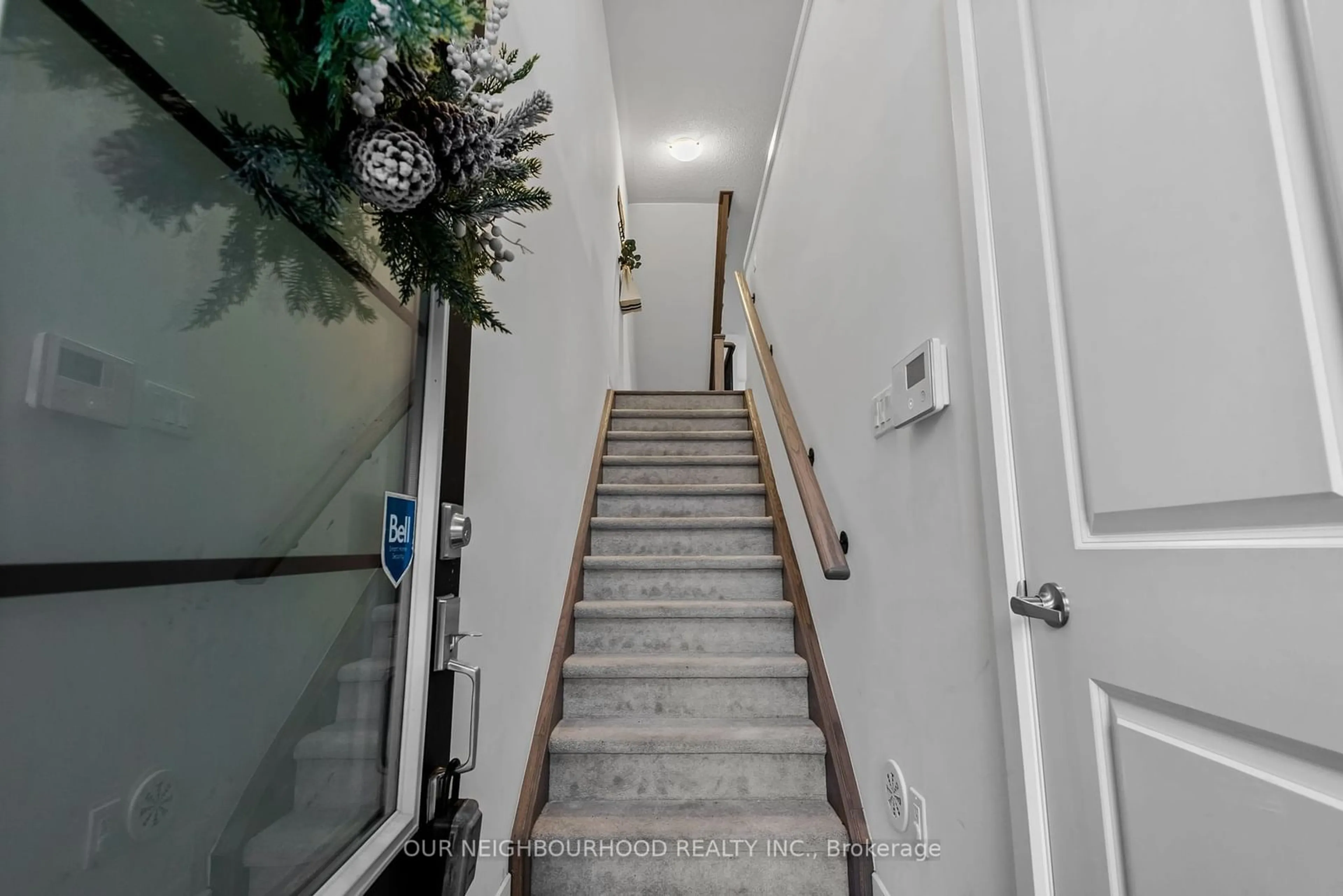 Indoor foyer for 91 Donald Fleming Way, Whitby Ontario L1R 0N8