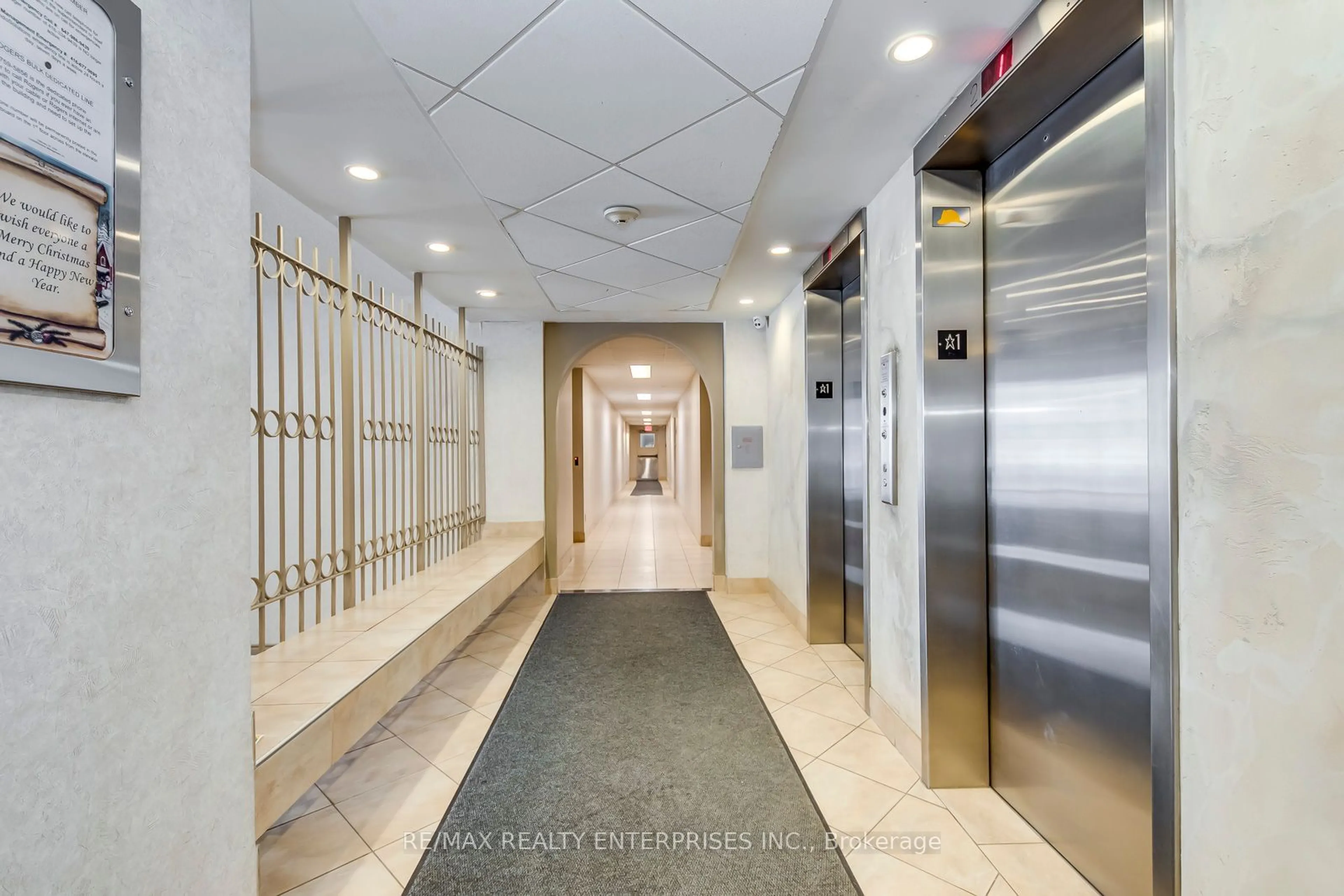 Indoor foyer for 40 Bay Mills Blvd #301, Toronto Ontario M1T 3P5