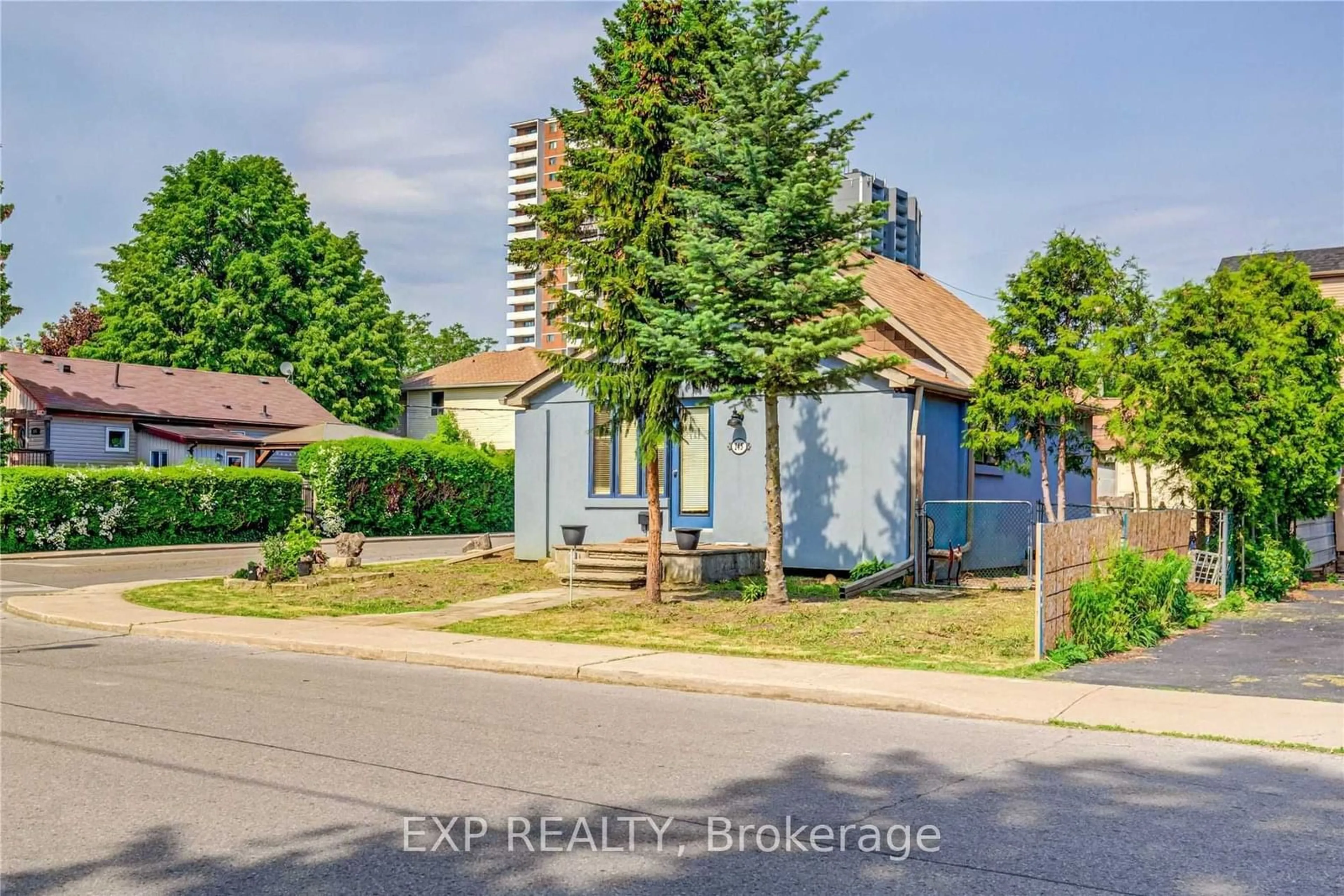 A pic from outside/outdoor area/front of a property/back of a property/a pic from drone, street for 145 Leyton Ave, Toronto Ontario M1L 3V3