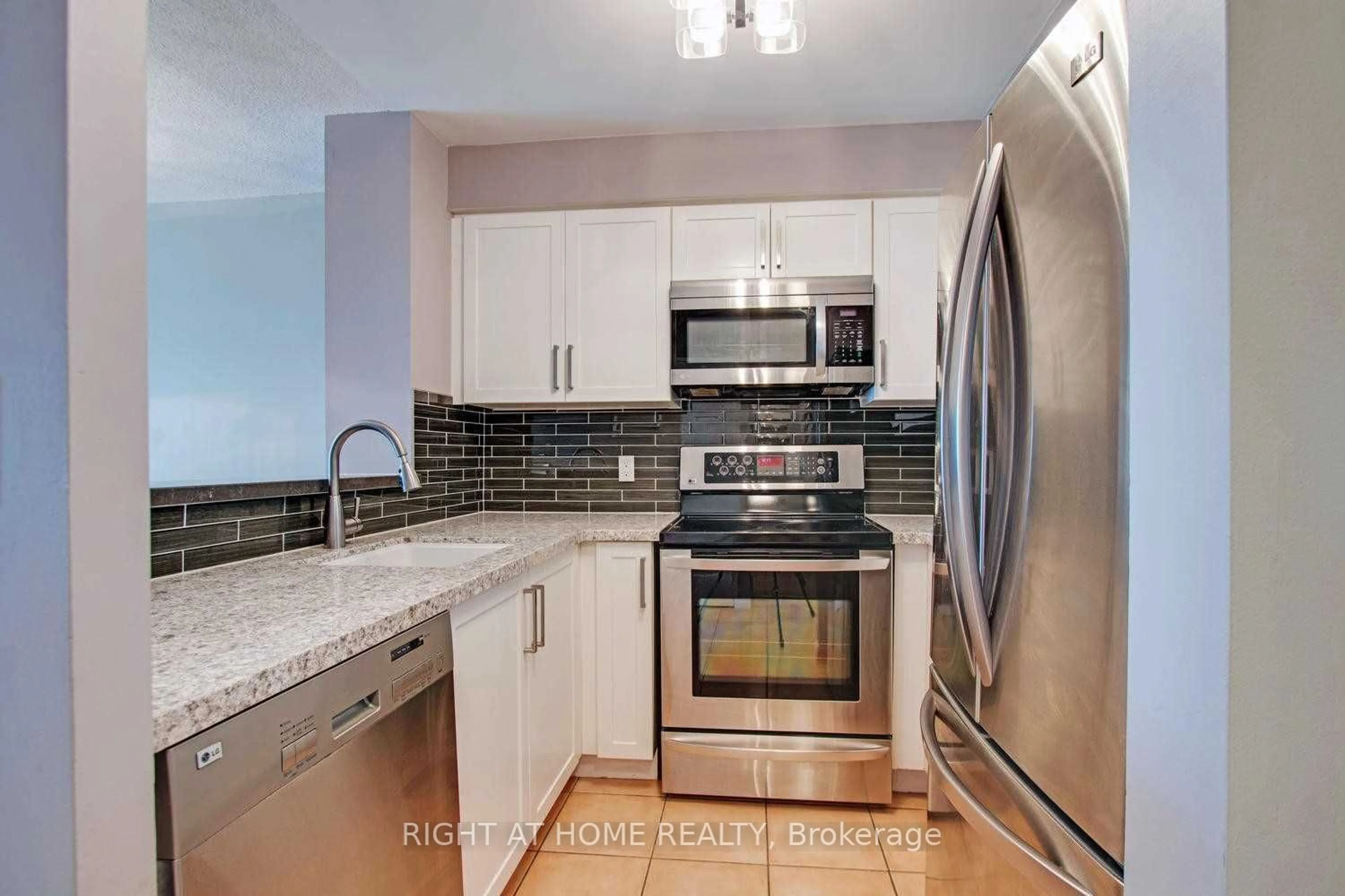 Standard kitchen, ceramic/tile floor for 11 Lee Centre Dr #1915, Toronto Ontario M1H 3J5