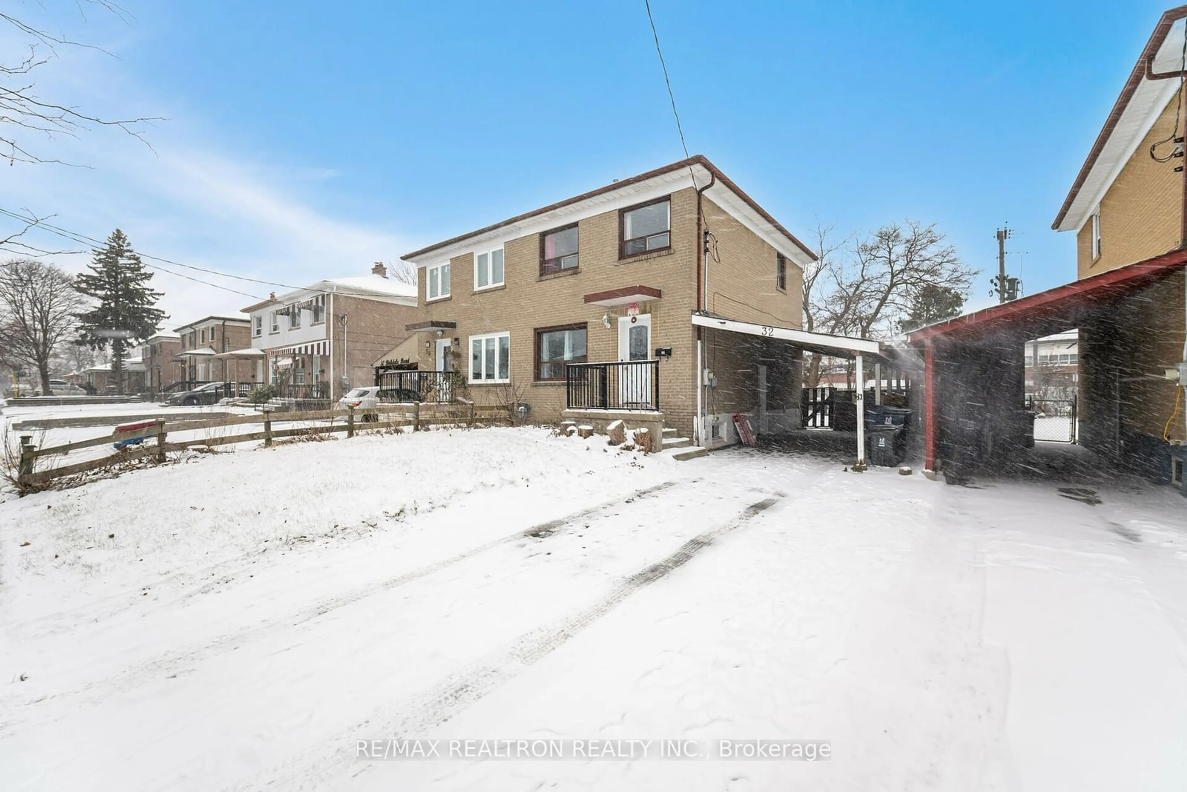 A pic from outside/outdoor area/front of a property/back of a property/a pic from drone, street for 32 Birkdale Rd, Toronto Ontario M1P 3R4