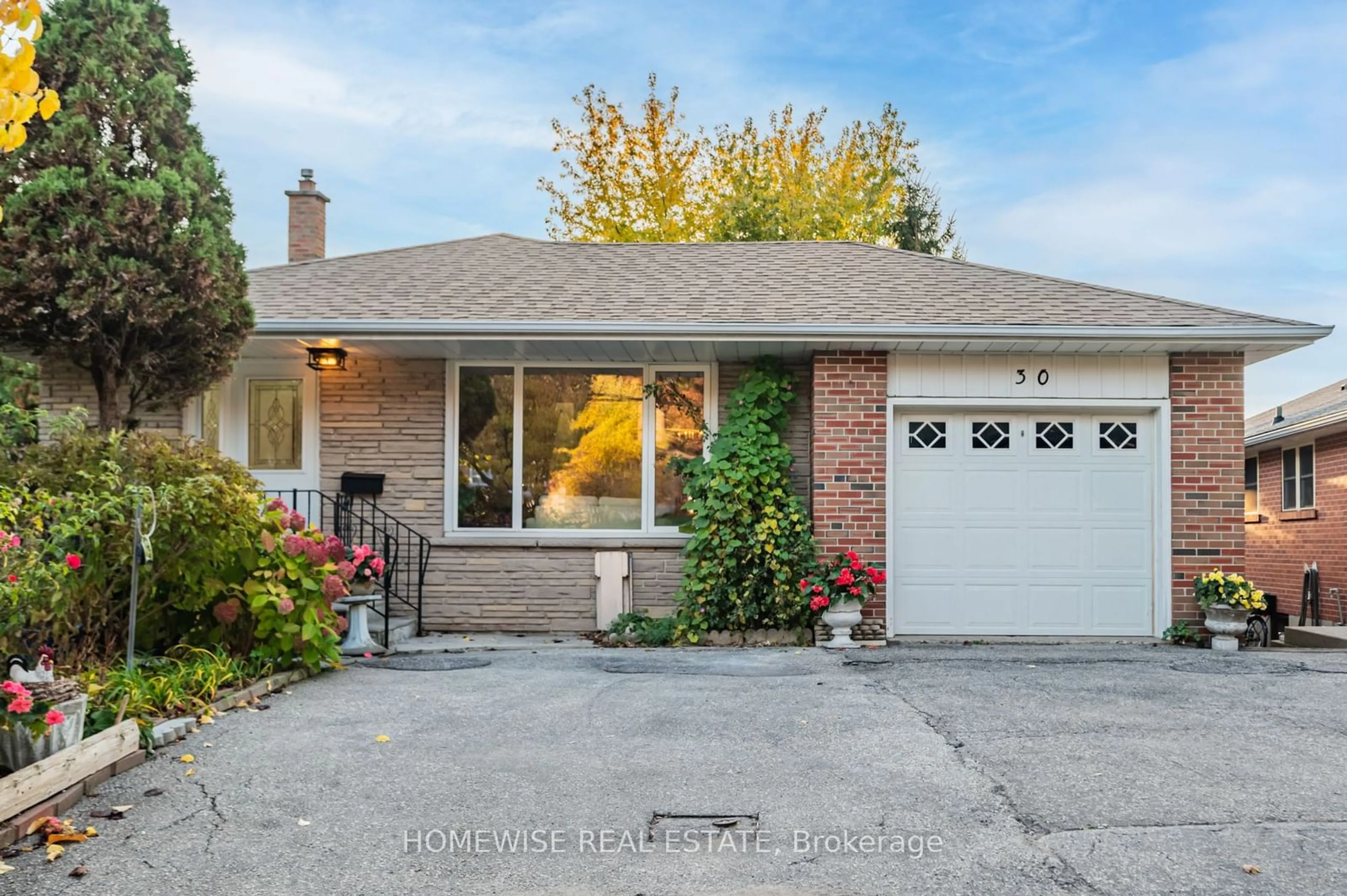 Home with brick exterior material, street for 30 Stevenwood Rd, Toronto Ontario M1G 1B7