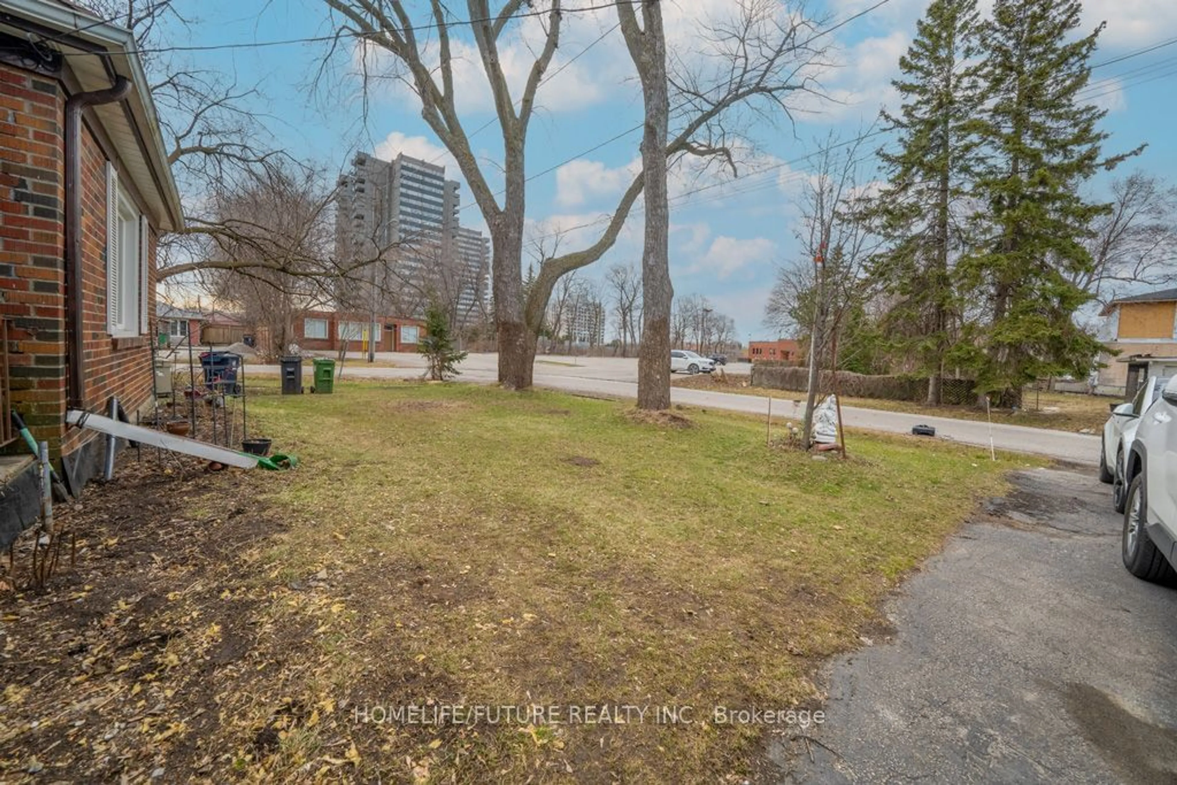 A pic from outside/outdoor area/front of a property/back of a property/a pic from drone, street for 52 Lamont Ave, Toronto Ontario M1S 1A9