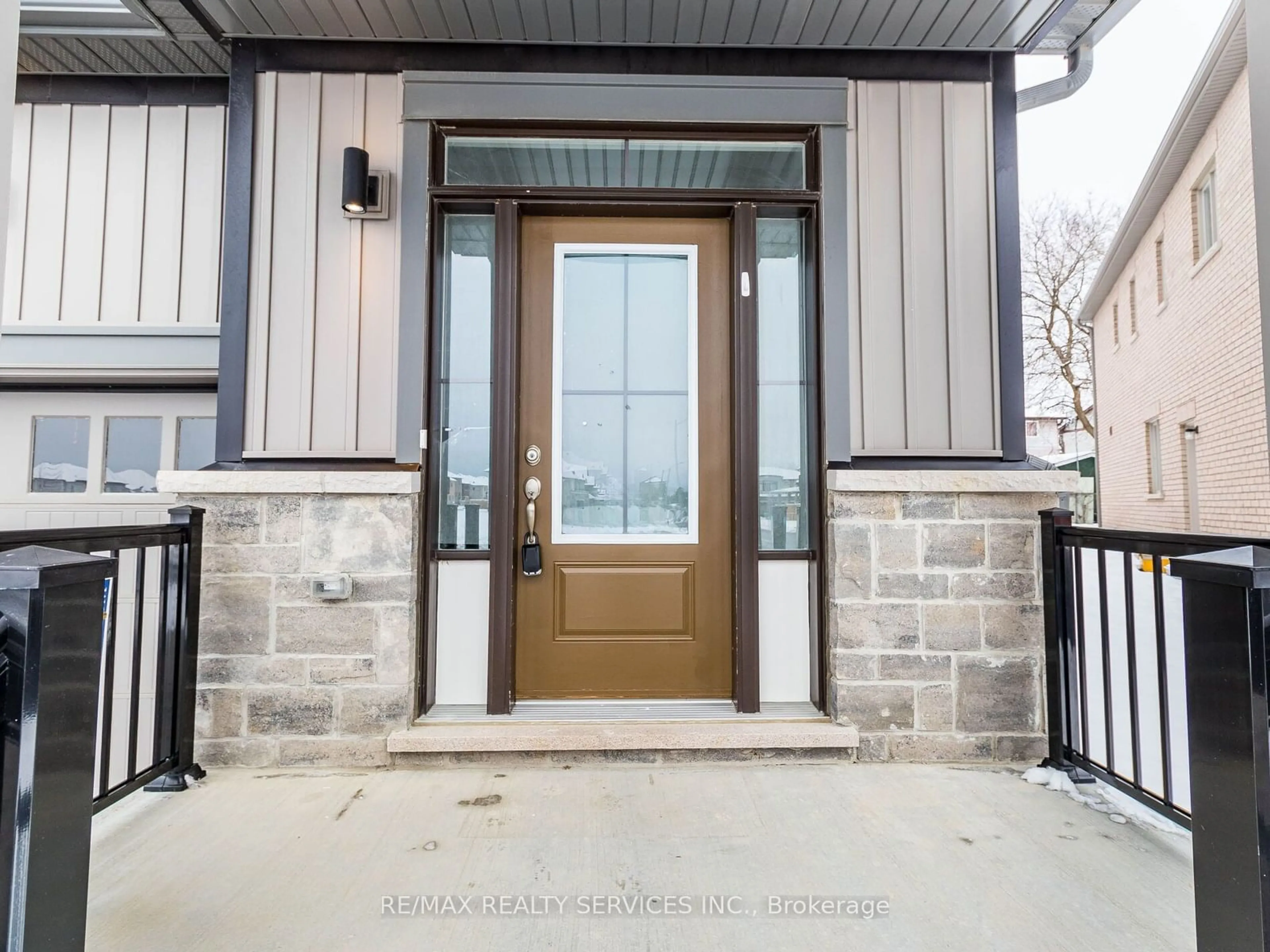 Indoor entryway for 259 Fleetwood Dr, Oshawa Ontario L1K 3E8