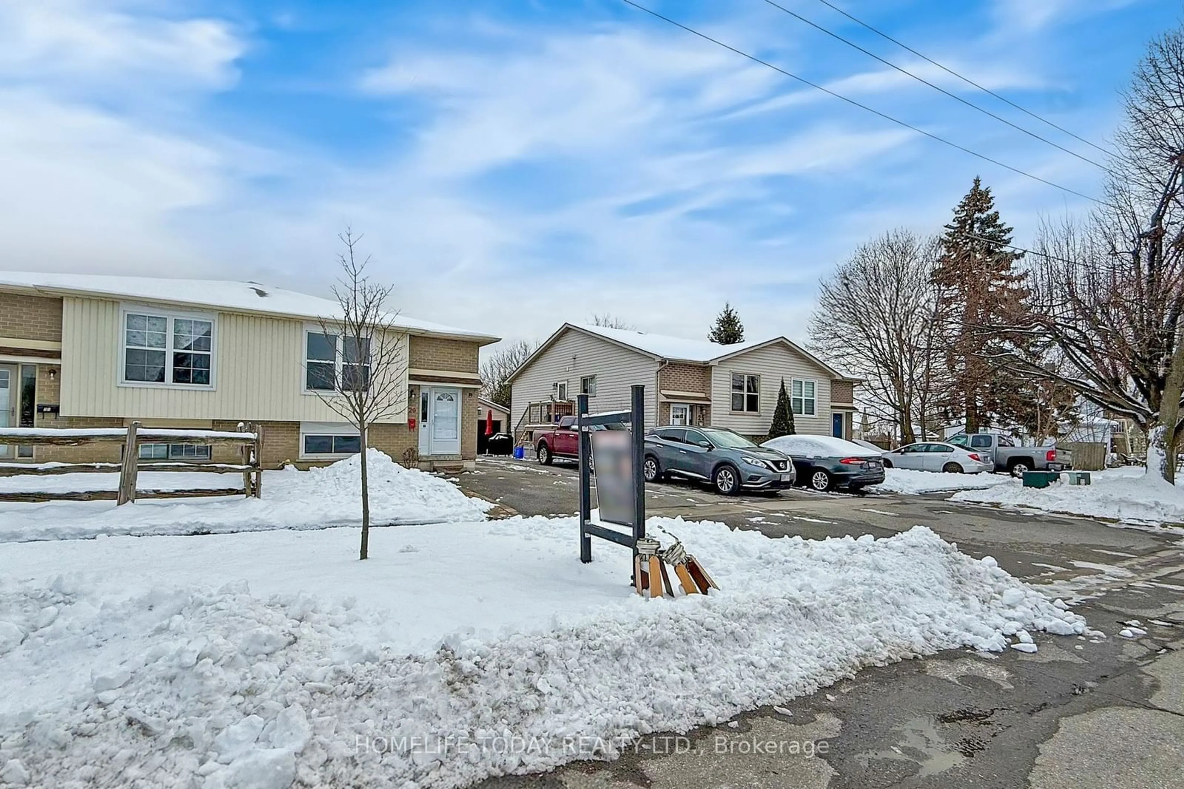 A pic from outside/outdoor area/front of a property/back of a property/a pic from drone, street for 29 Wellington Ave, Oshawa Ontario L1H 8P1