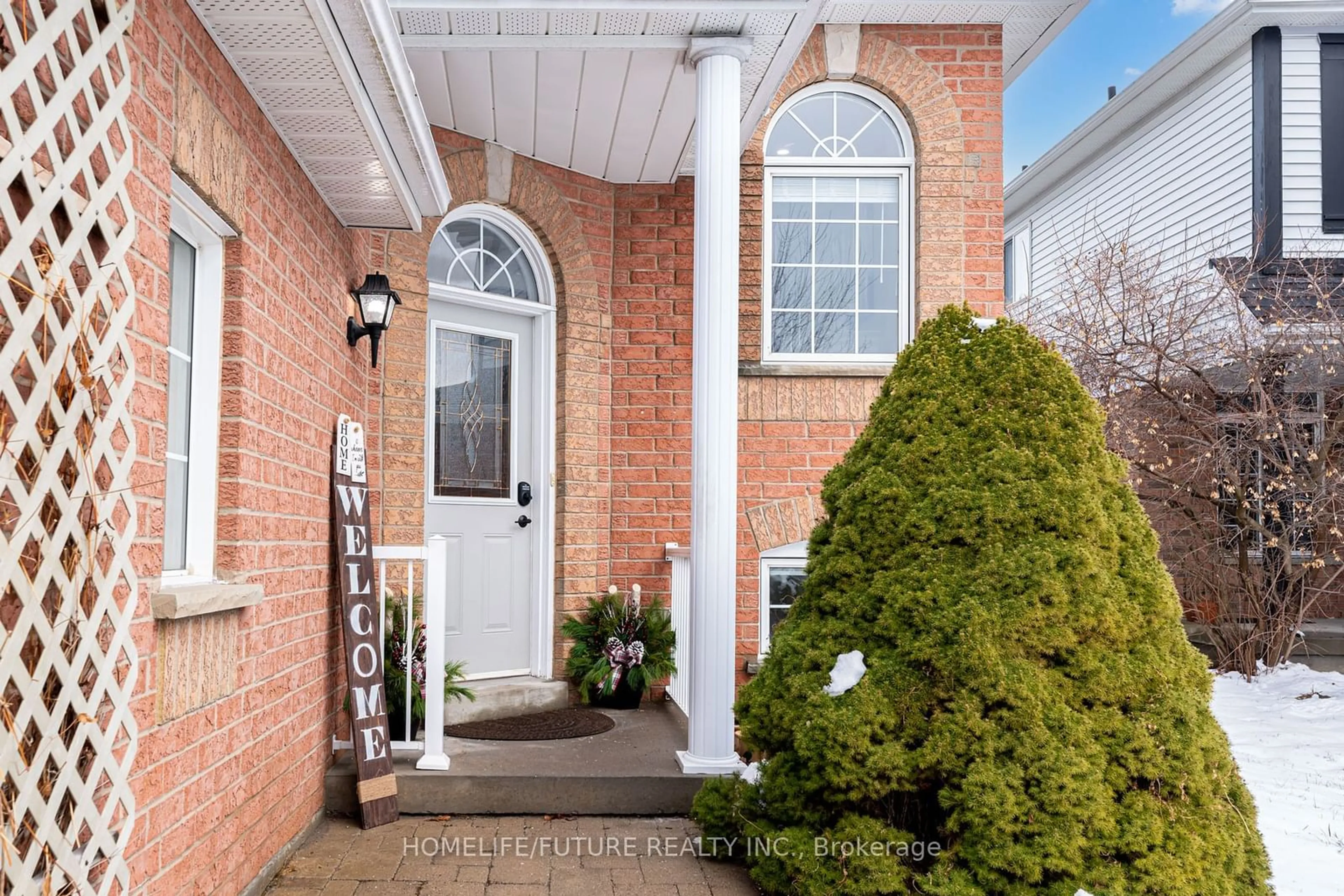 Indoor entryway for 1073 Mountview Dr, Oshawa Ontario L1K 2L3