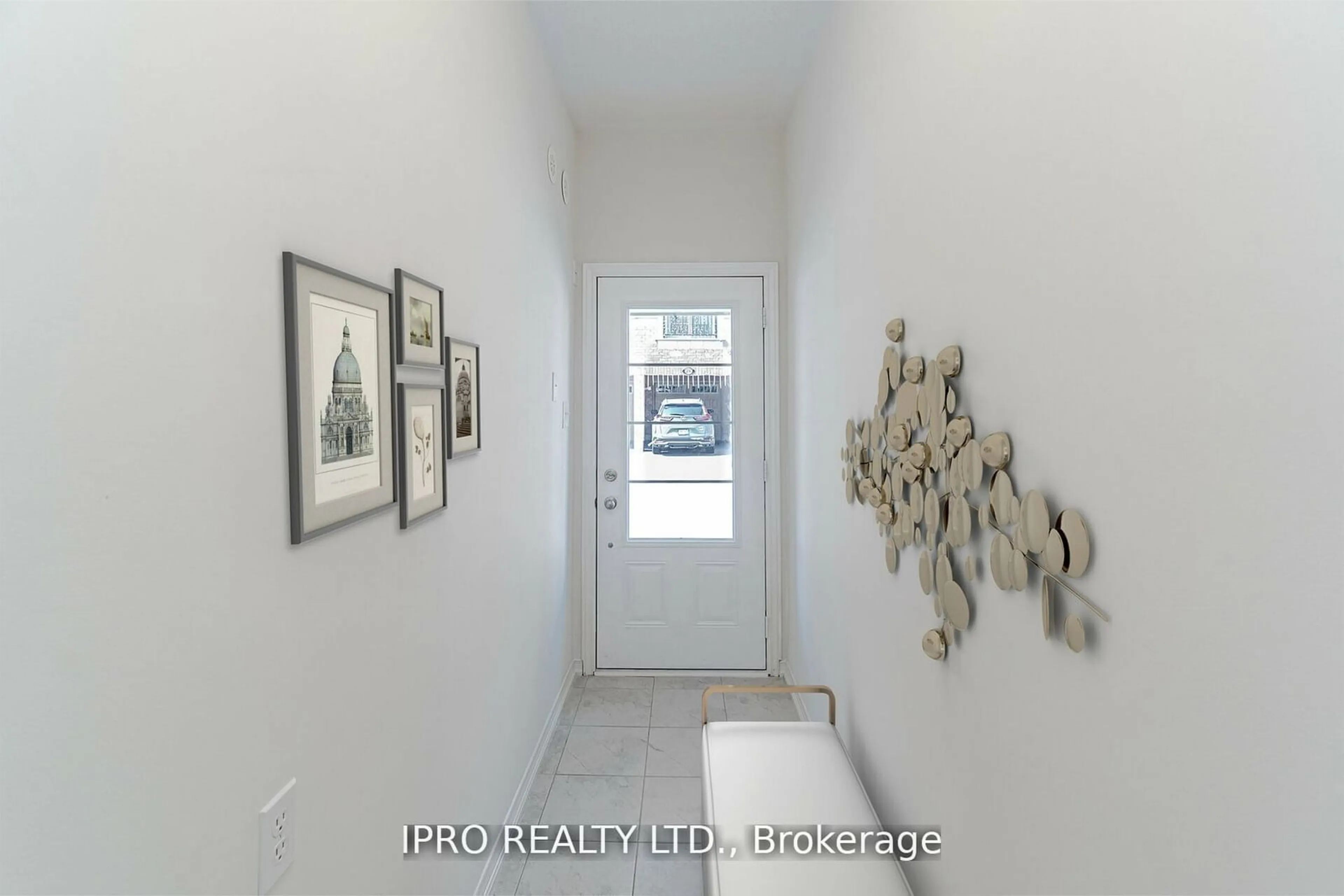 Indoor entryway for 27 Filly Path, Oshawa Ontario L1L 0K8