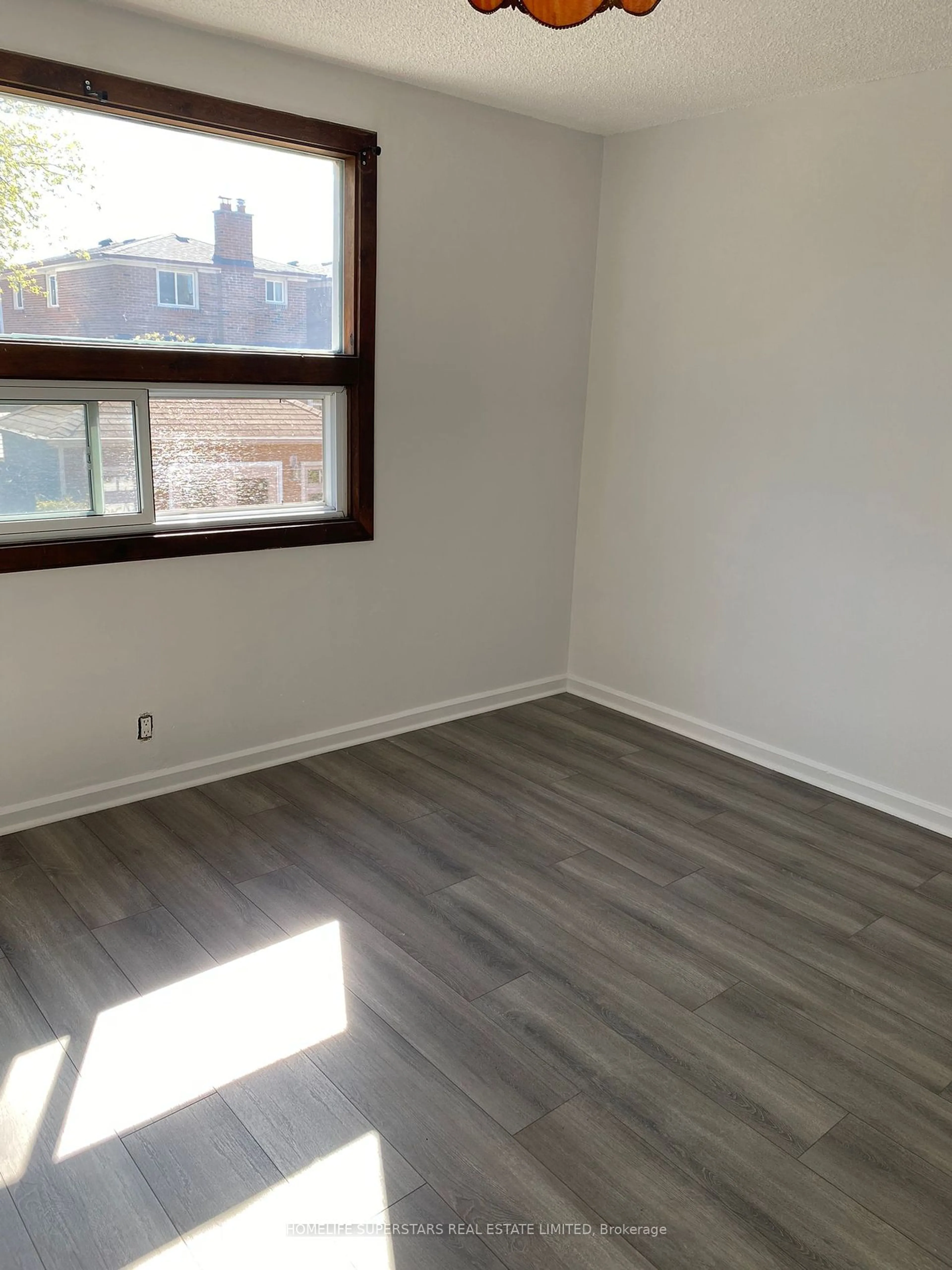 A pic of a room for 1263 Woodbine Ave, Toronto Ontario M4C 4E5