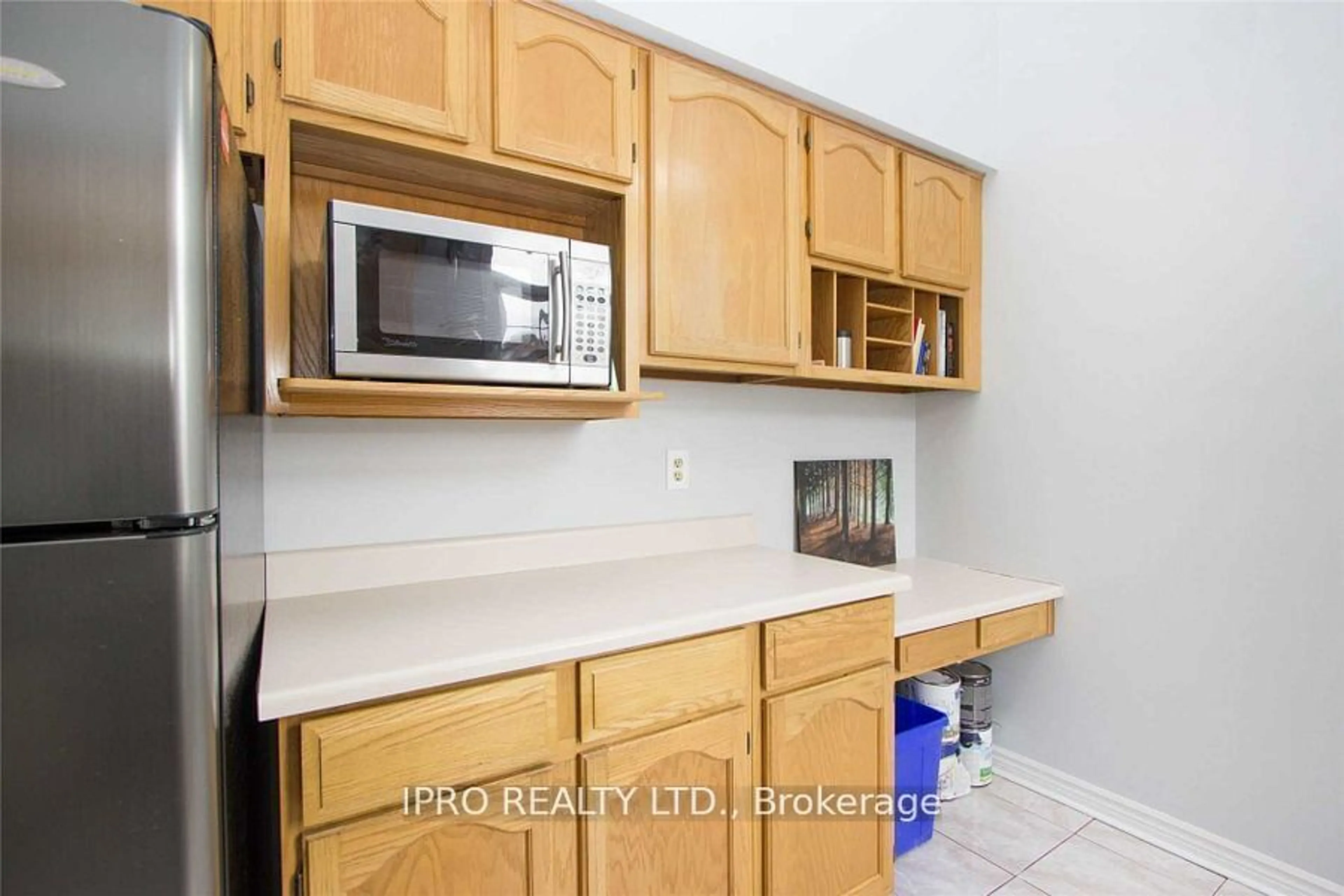 Standard kitchen, unknown for 1663 Nash Rd #D-17, Clarington Ontario L1E 1S8