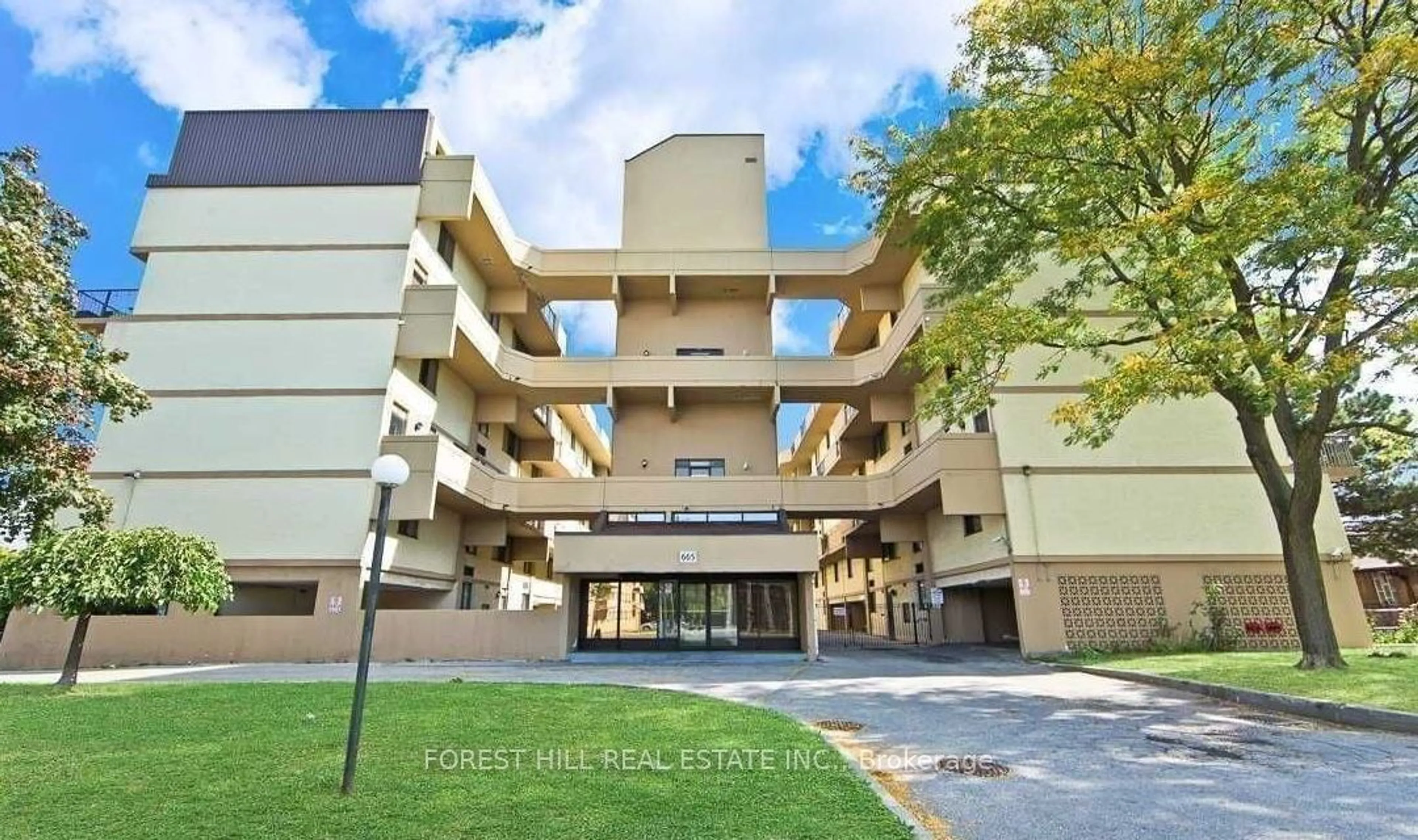 Indoor foyer for 665 Kennedy Rd #517, Toronto Ontario M1K 5E2