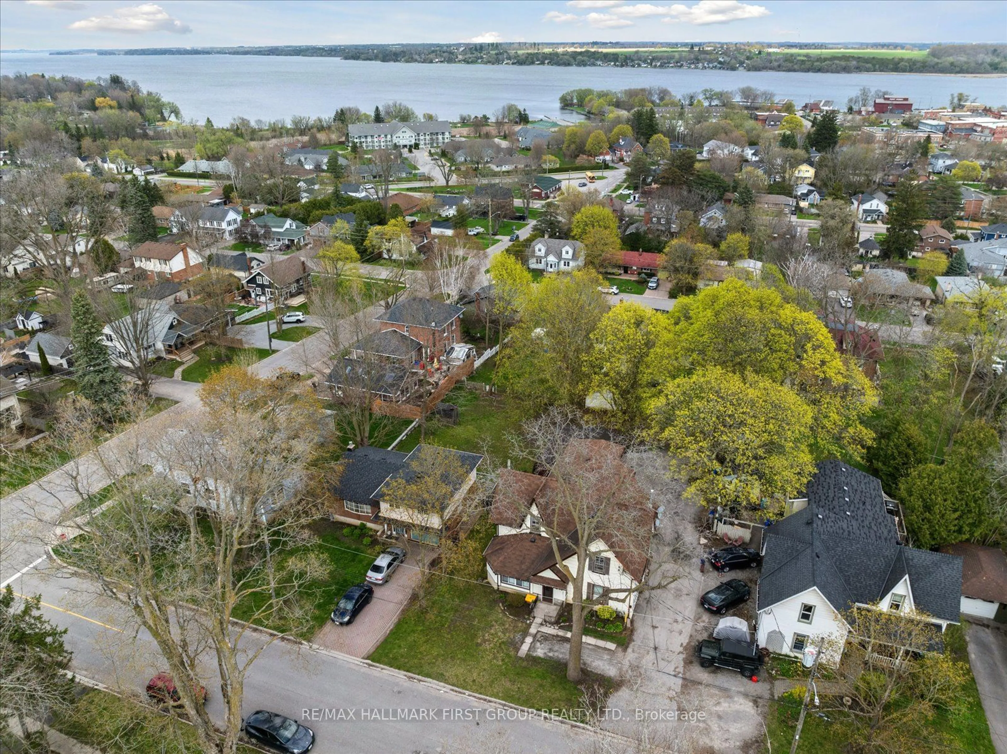 A pic from outside/outdoor area/front of a property/back of a property/a pic from drone, water/lake/river/ocean view for 219 Cochrane St, Scugog Ontario L9L 1M1