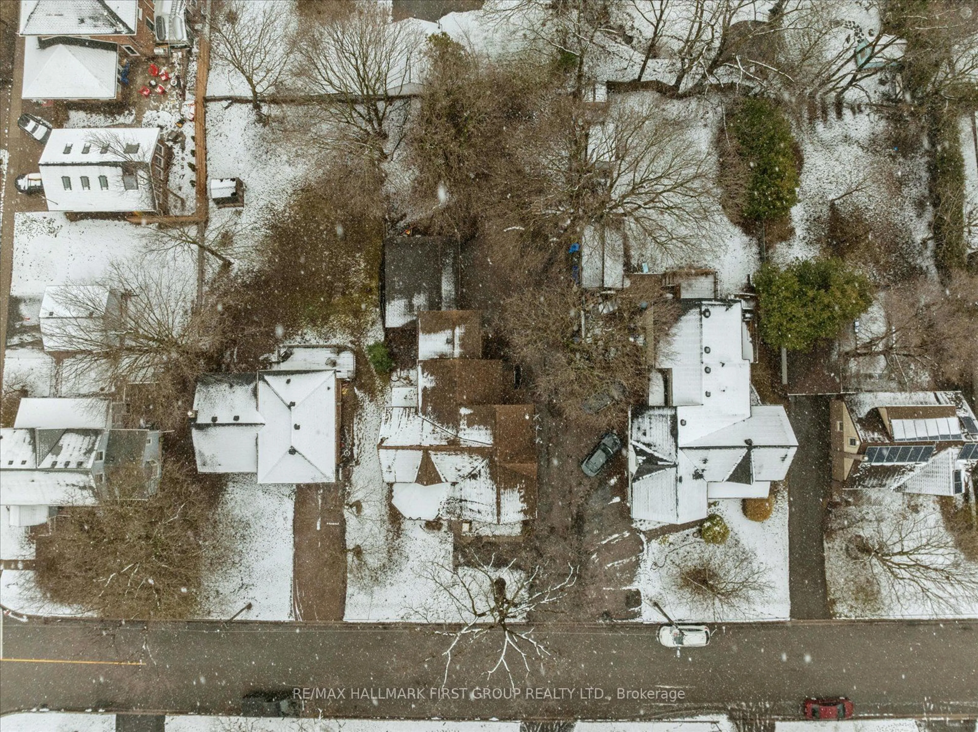 A pic from outside/outdoor area/front of a property/back of a property/a pic from drone, street for 219 Cochrane St, Scugog Ontario L9L 1M1