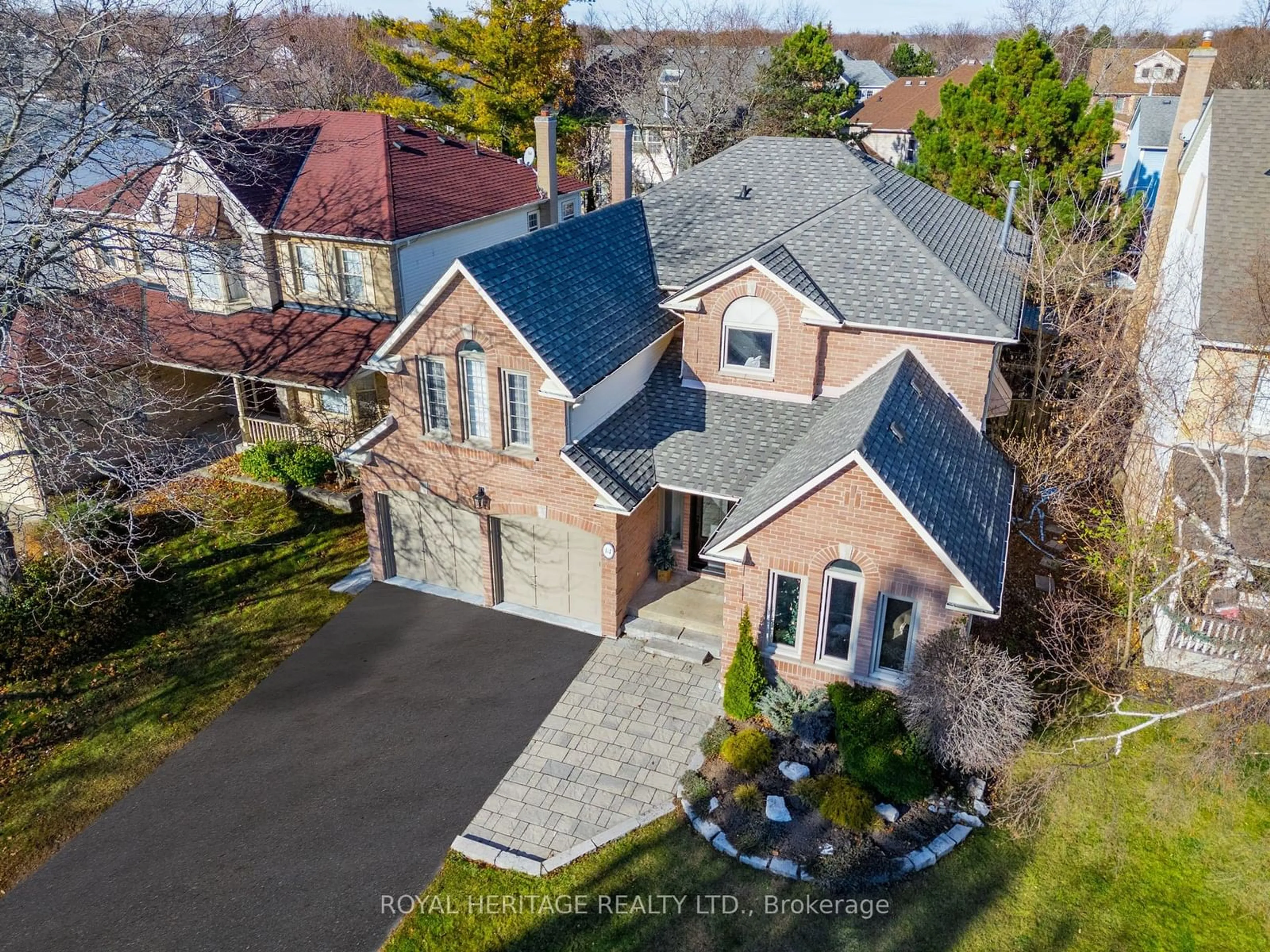 A pic from outside/outdoor area/front of a property/back of a property/a pic from drone, street for 14 Balsdon Cres, Whitby Ontario L1P 1L5