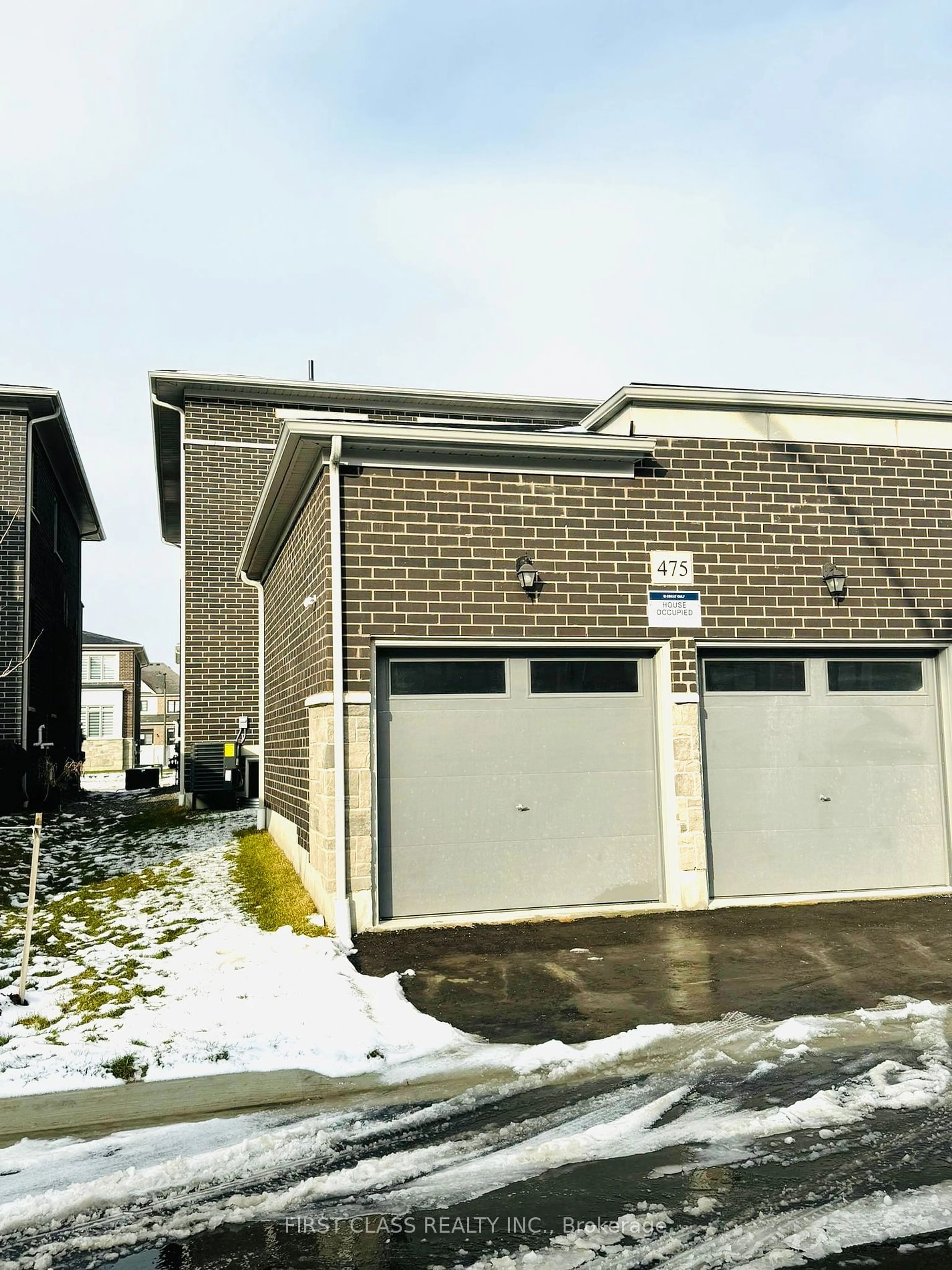 Indoor garage for 475 TWIN STREAMS Rd, Whitby Ontario L1P 0P6