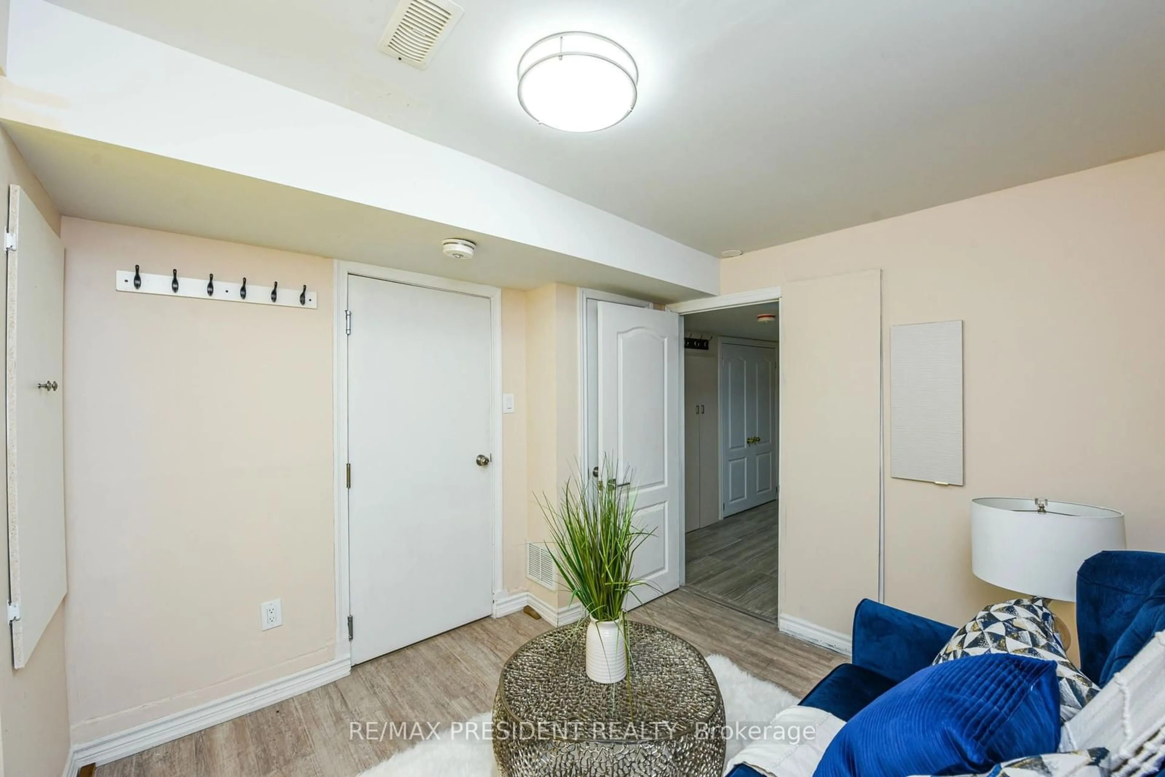 Indoor entryway for 23 Myrtle Ave, Toronto Ontario M4M 2A3