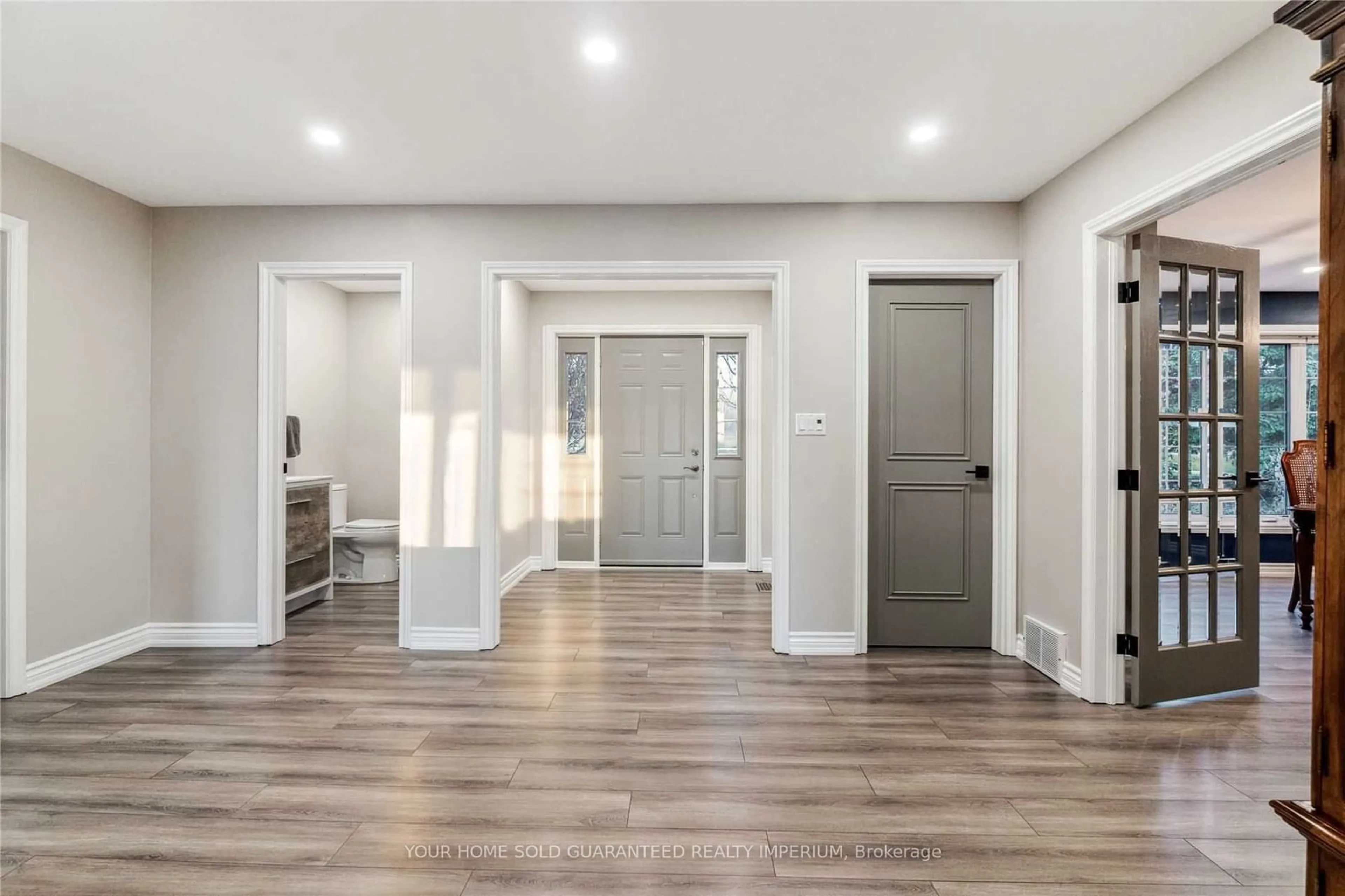 Indoor entryway for 3220 Harmony Rd, Oshawa Ontario L1H 0K1