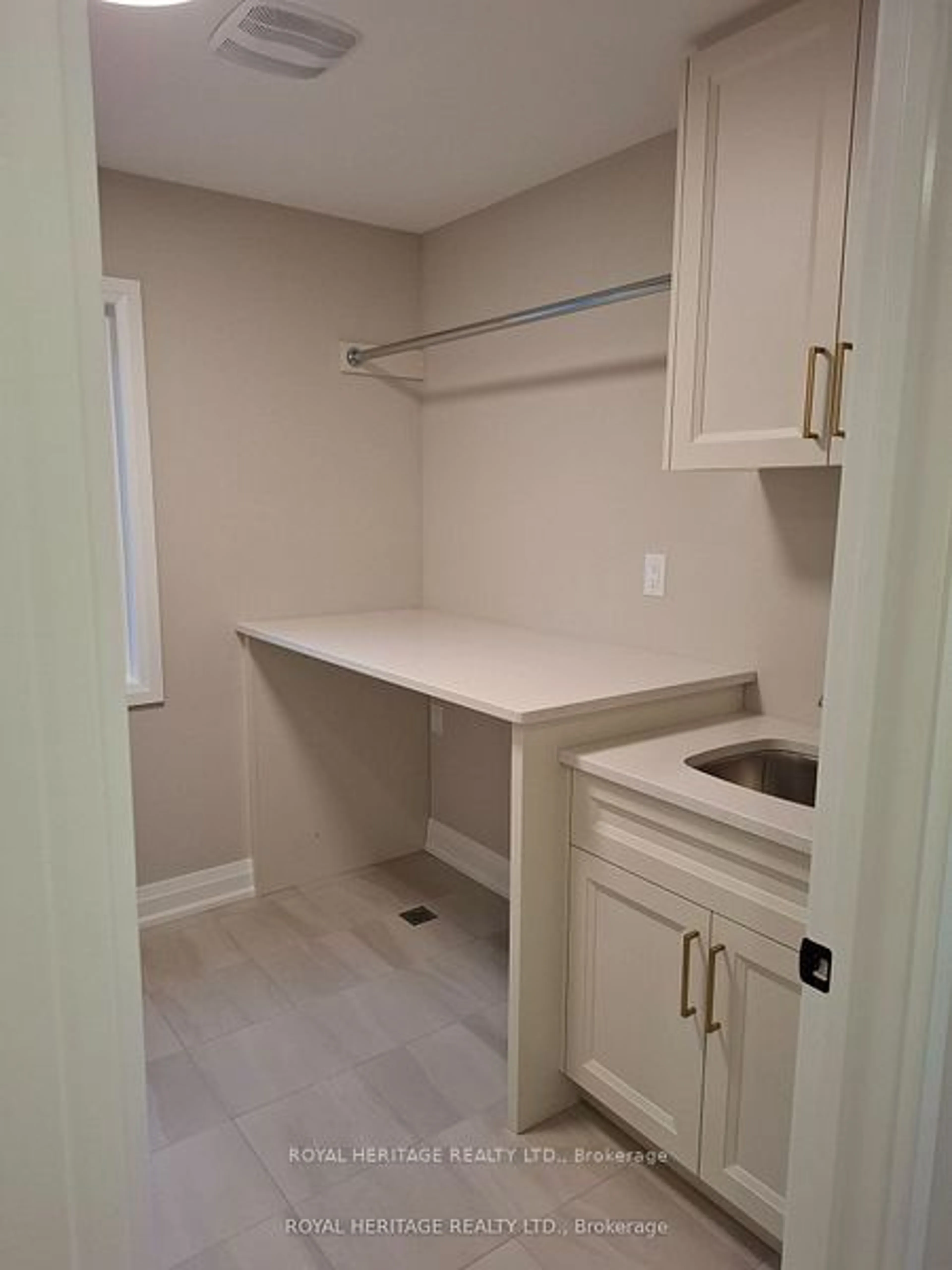 Laundry room for 42 St Augustine Dr, Whitby Ontario L1M 0L7