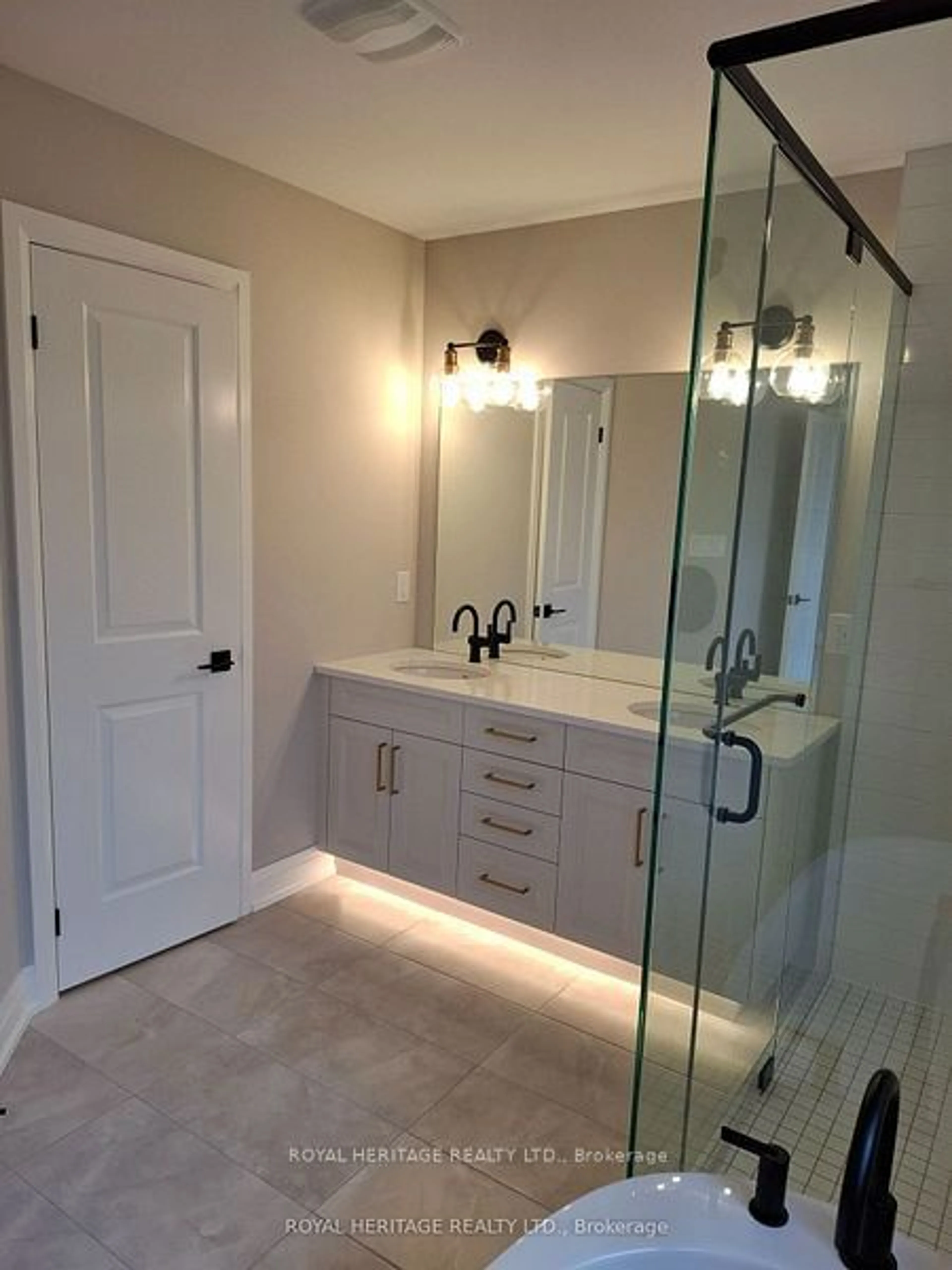 Contemporary bathroom, ceramic/tile floor for 42 St Augustine Dr, Whitby Ontario L1M 0L7