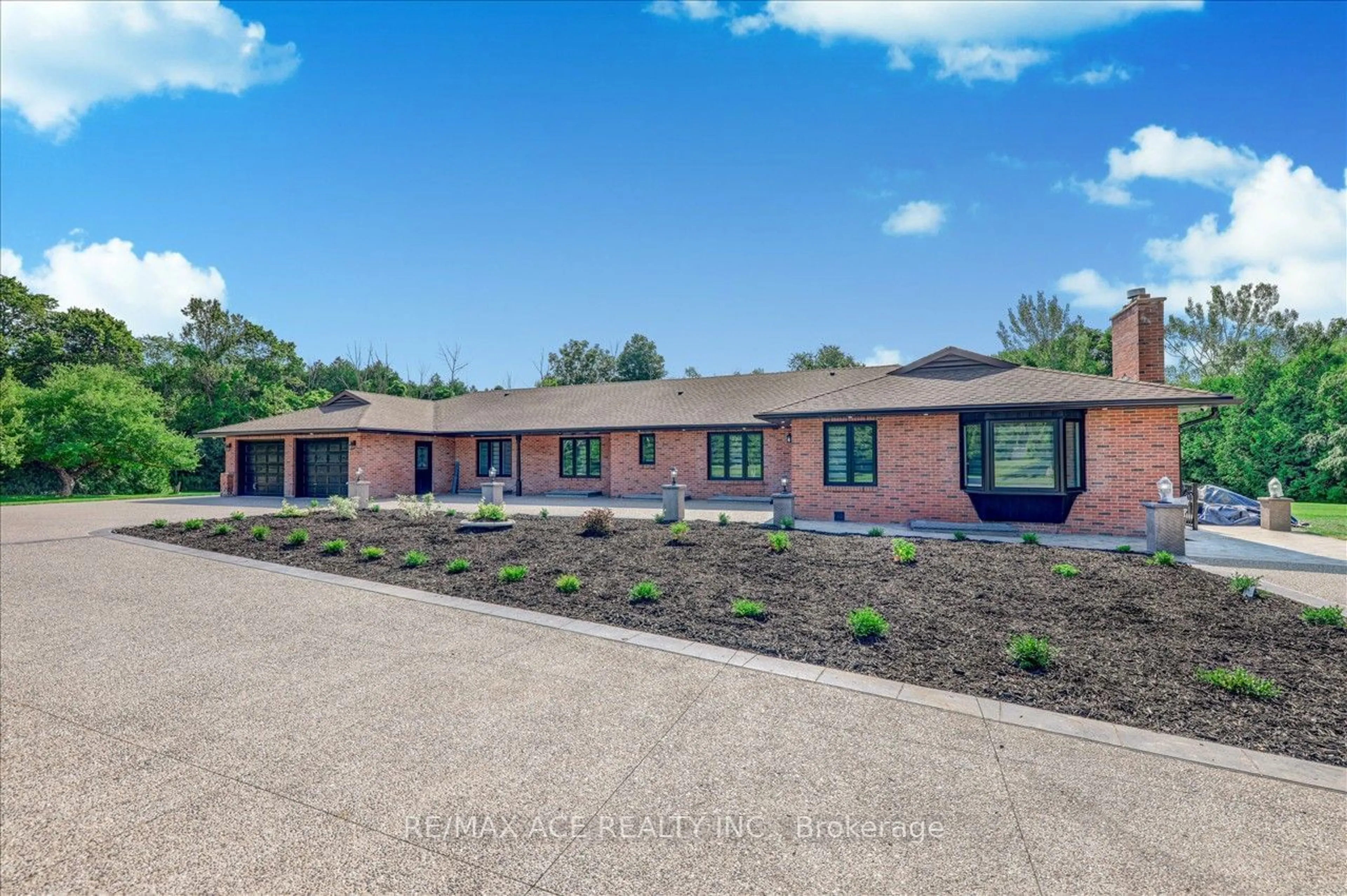 A pic from outside/outdoor area/front of a property/back of a property/a pic from drone, building for 3589 Tooley Rd, Clarington Ontario L1E 2G9