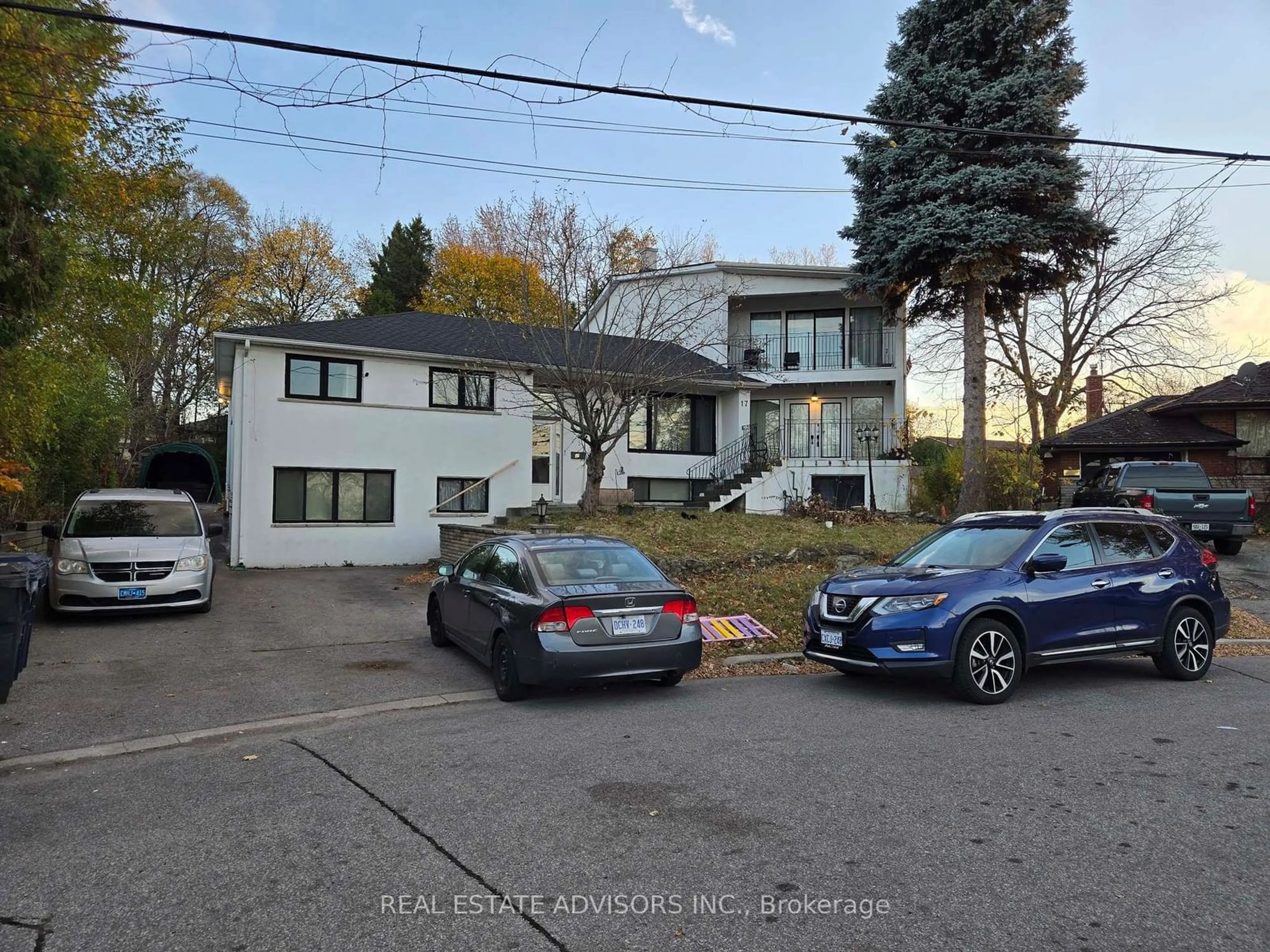 A pic from outside/outdoor area/front of a property/back of a property/a pic from drone, street for 17 Macduff Cres, Toronto Ontario M1M 1X6