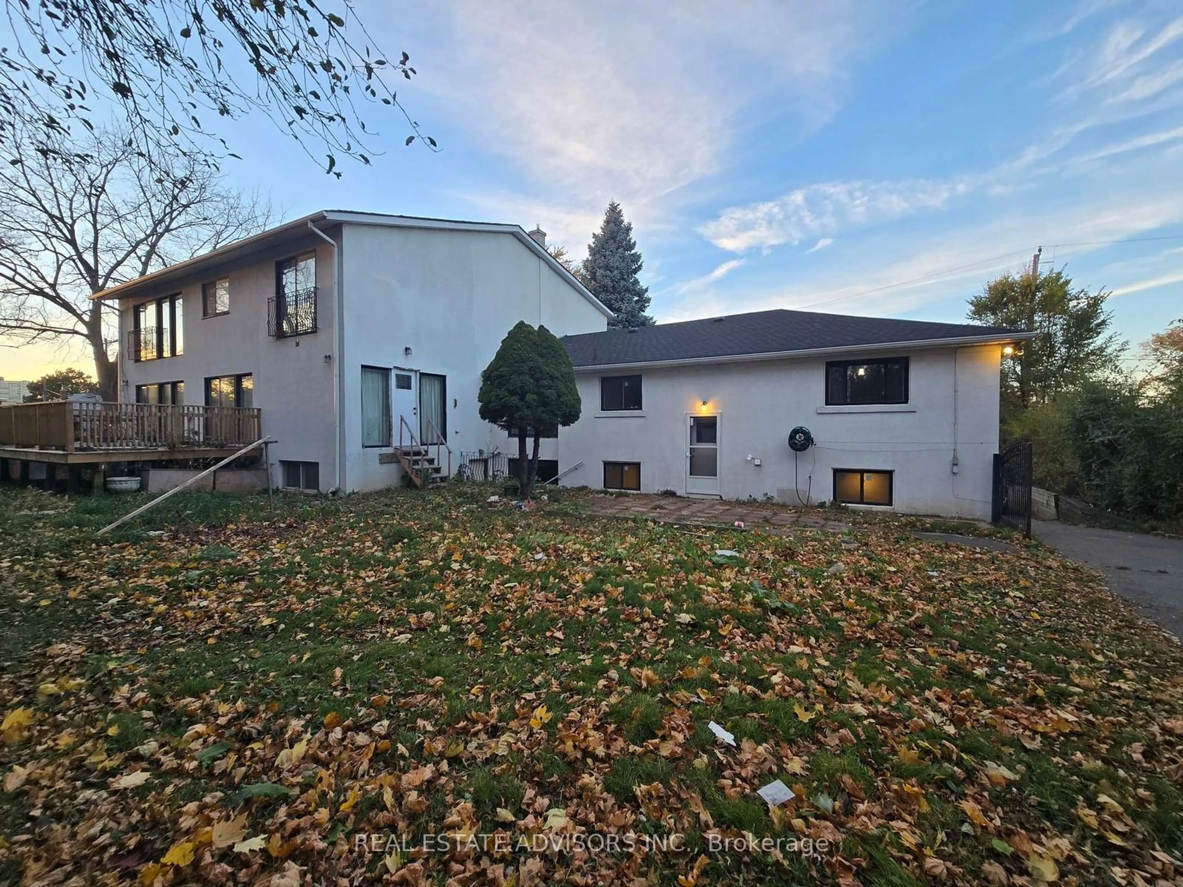 A pic from outside/outdoor area/front of a property/back of a property/a pic from drone, unknown for 17 Macduff Cres, Toronto Ontario M1M 1X6