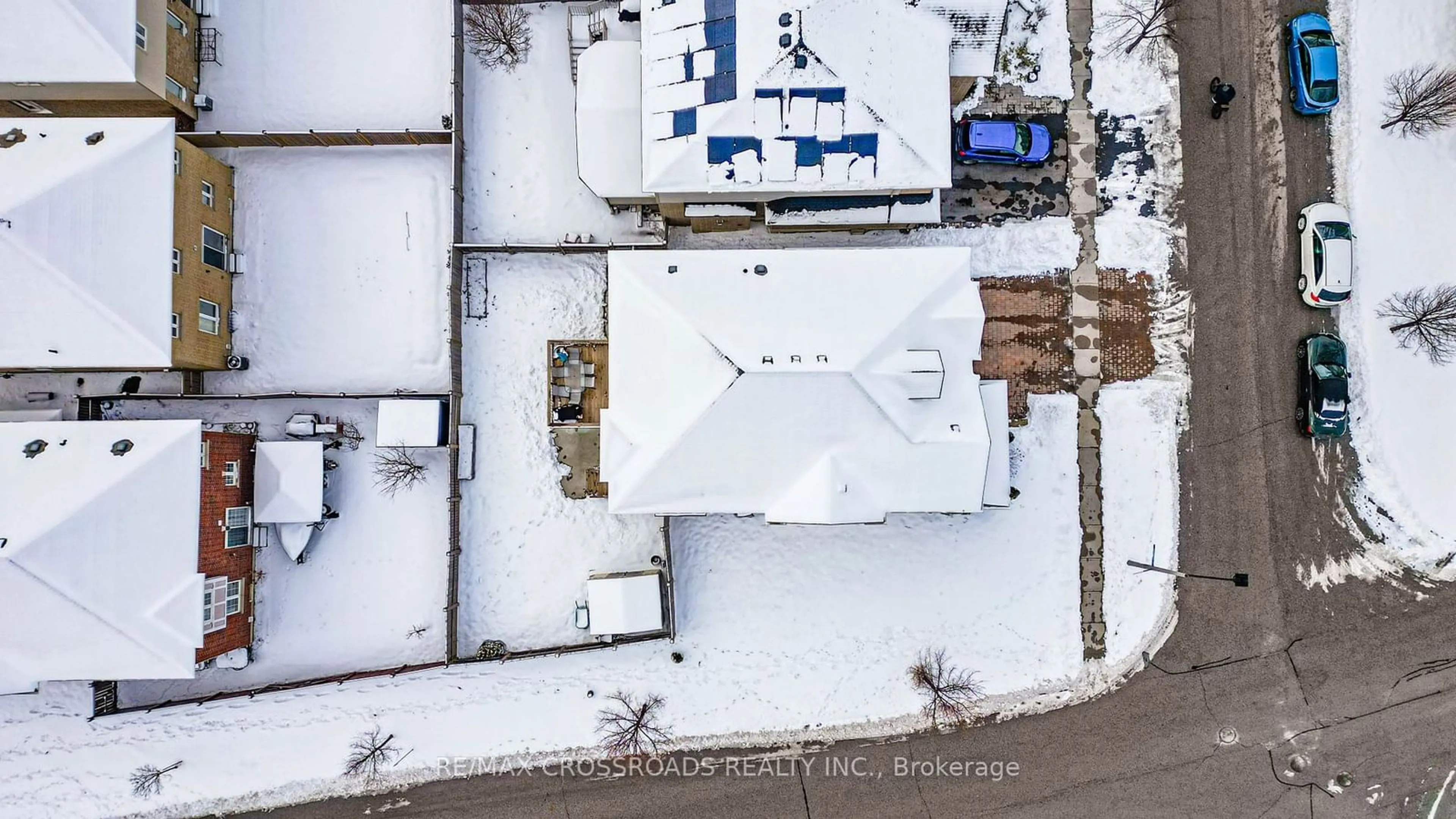 A pic from outside/outdoor area/front of a property/back of a property/a pic from drone, building for 1383 Langley Circ, Oshawa Ontario L1K 0E2