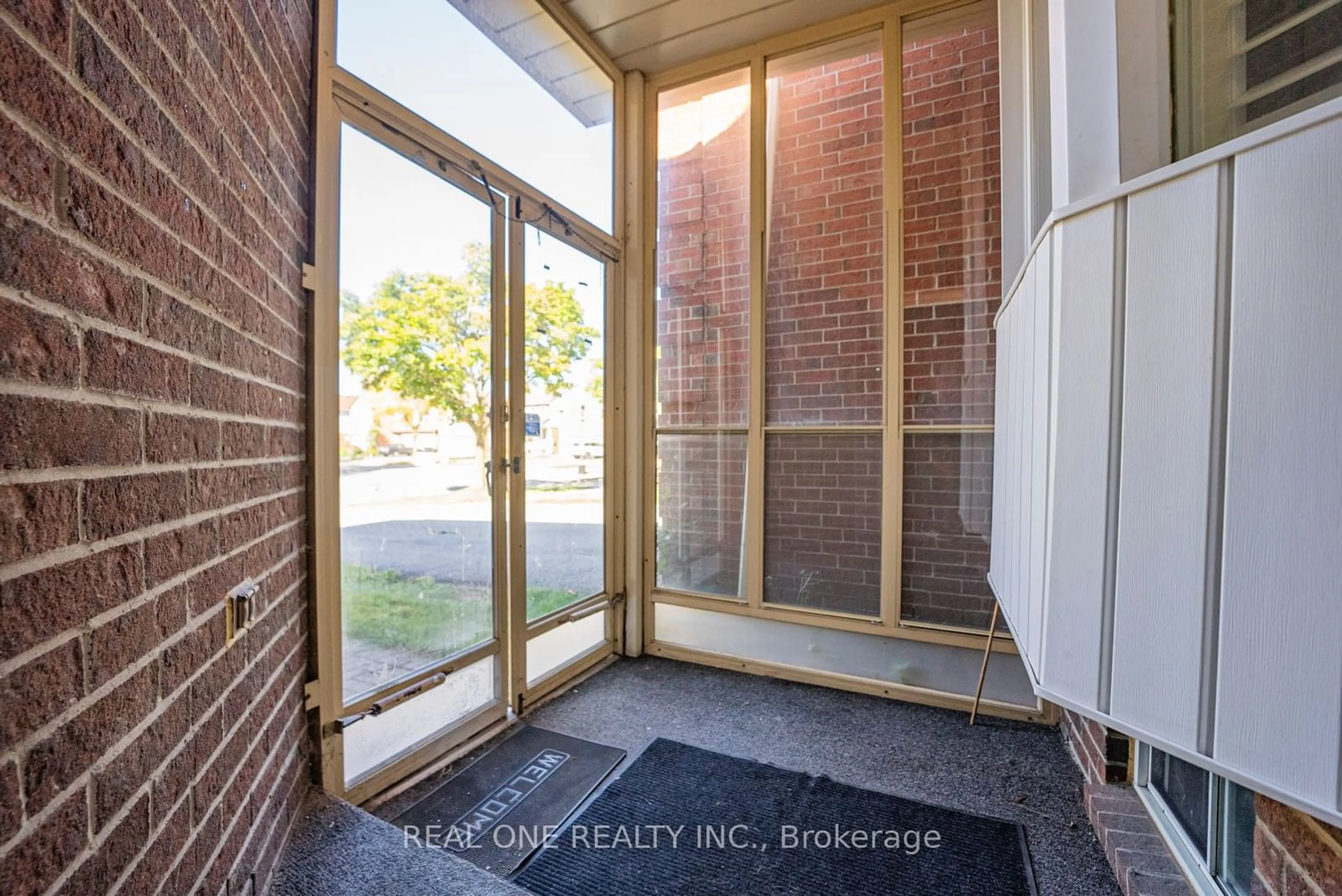 Indoor entryway for 85 River Grove Dr, Toronto Ontario M1W 3T8