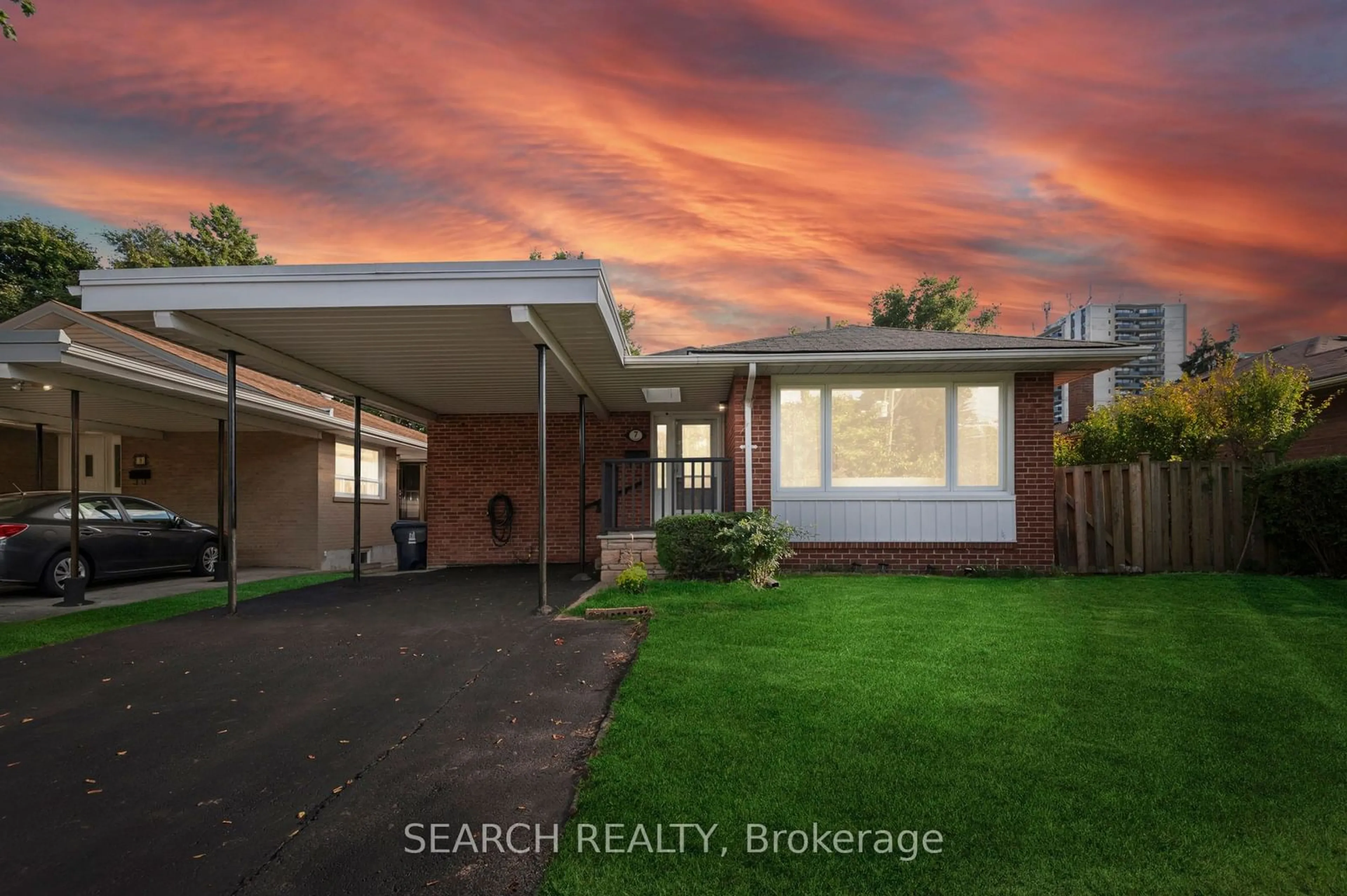 A pic from outside/outdoor area/front of a property/back of a property/a pic from drone, street for 7 Garrick Rd, Toronto Ontario M1M 1S6