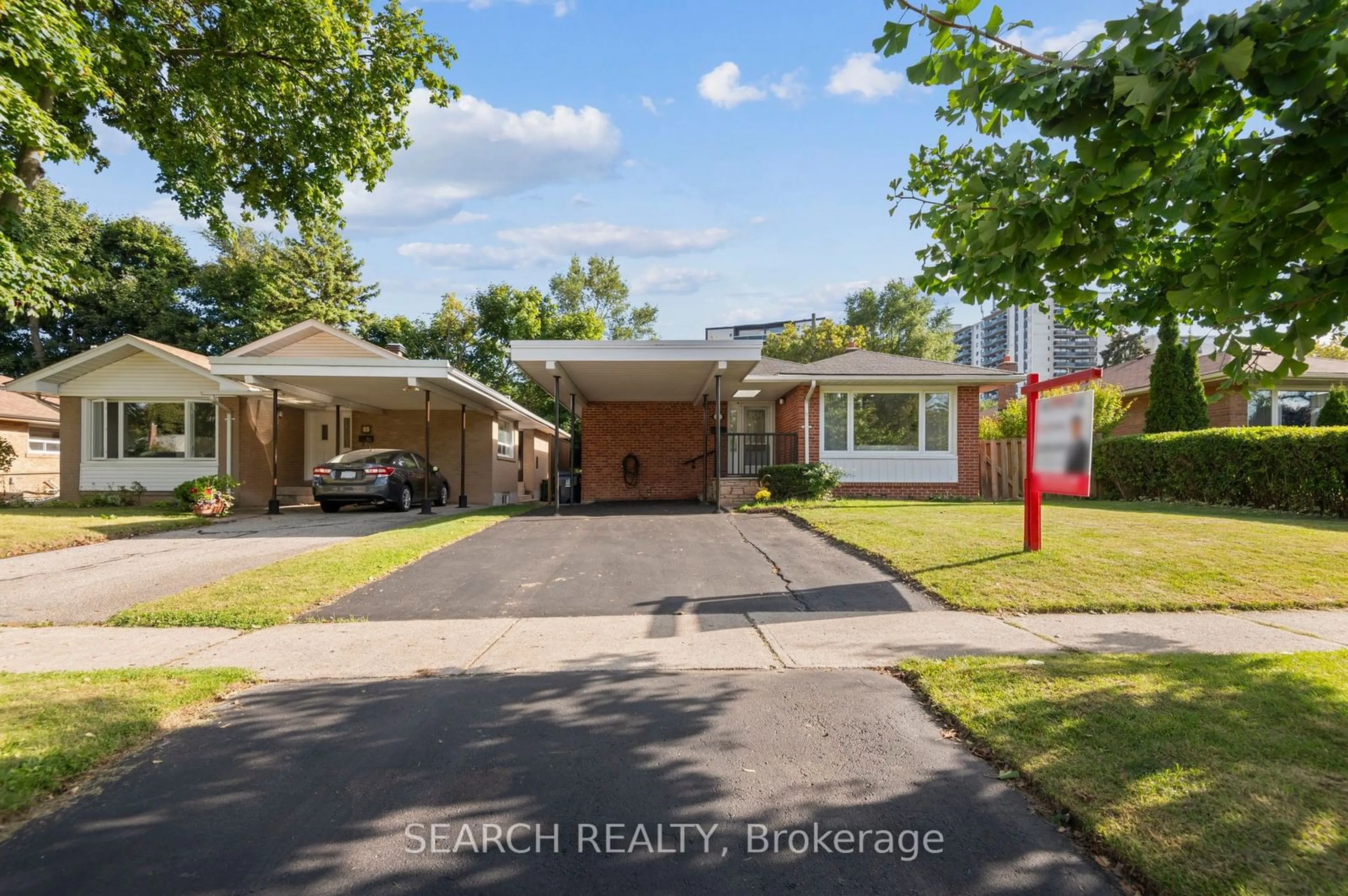 A pic from outside/outdoor area/front of a property/back of a property/a pic from drone, street for 7 Garrick Rd, Toronto Ontario M1M 1S6