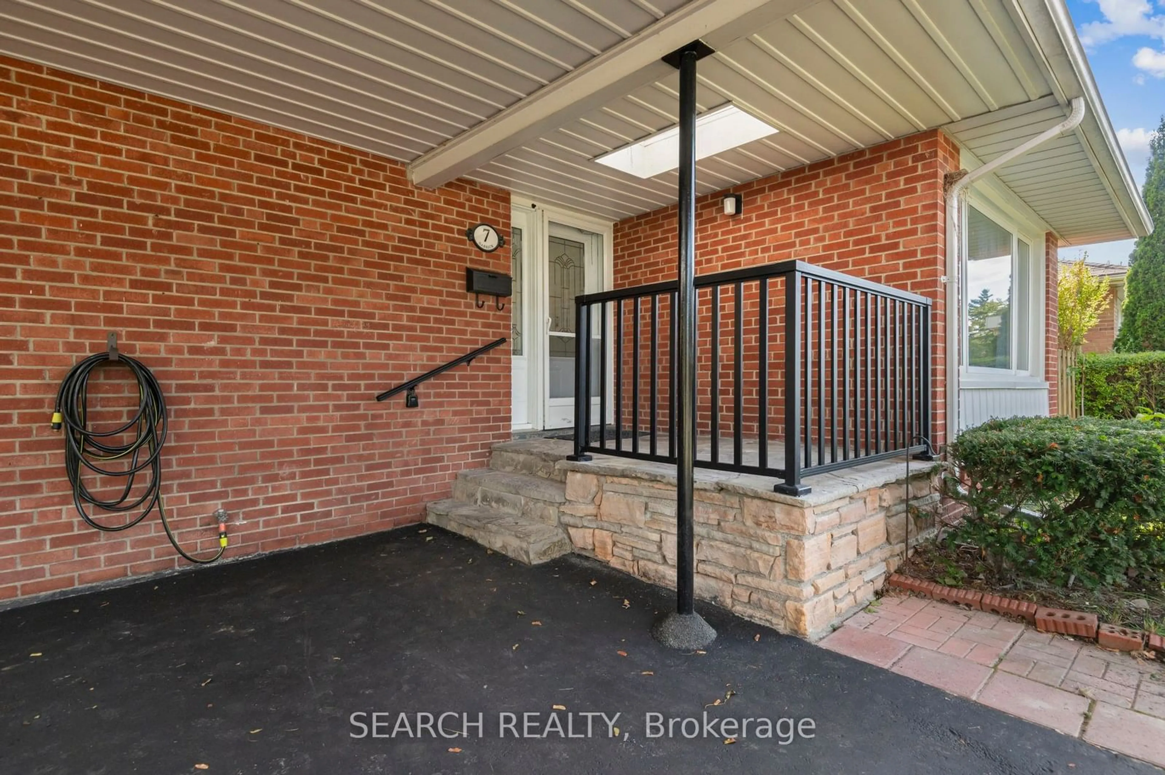 Indoor entryway for 7 Garrick Rd, Toronto Ontario M1M 1S6