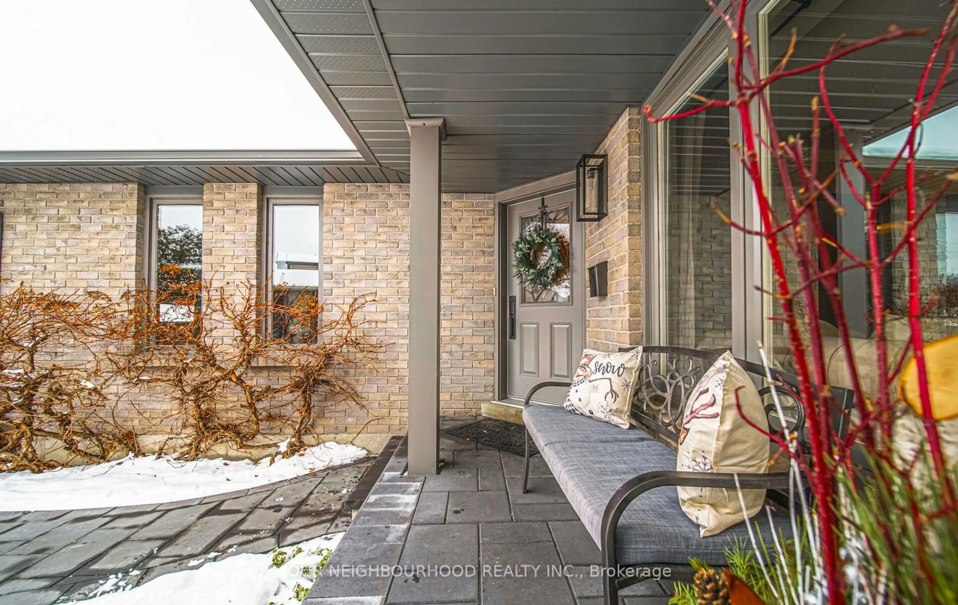 Patio, street for 27 Morning Glory Cres, Whitby Ontario L1R 1N3