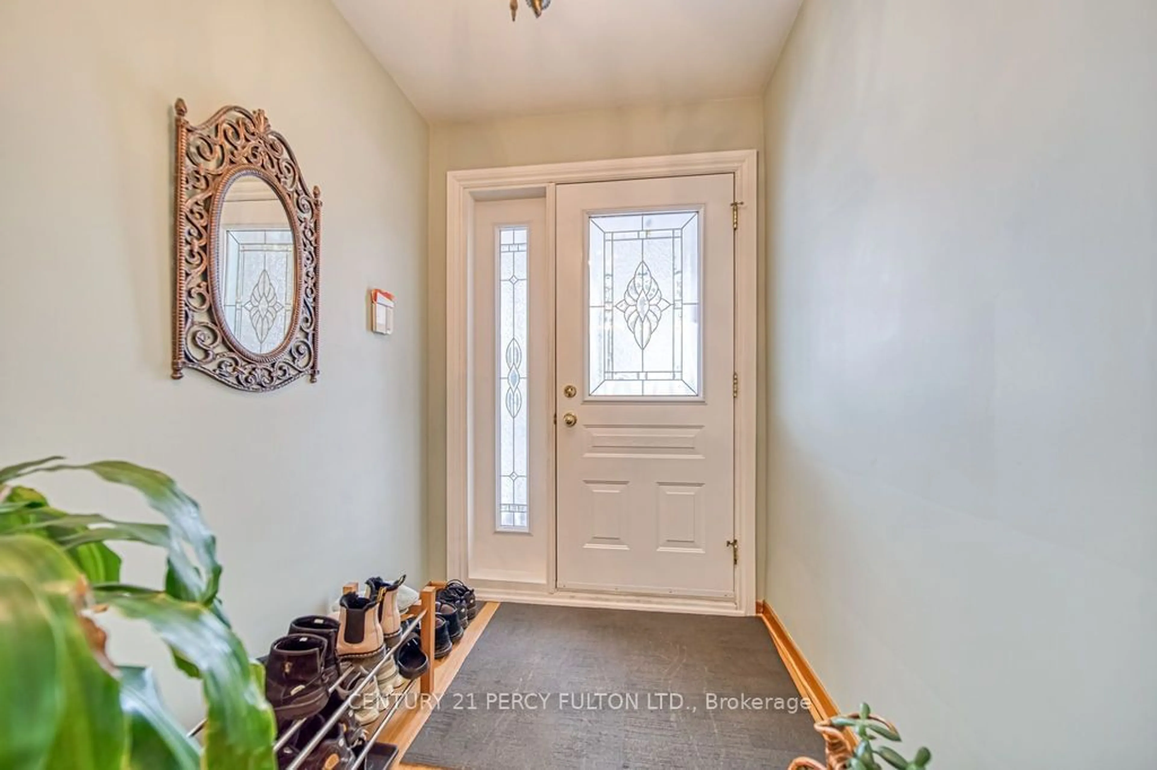 Indoor entryway for 86 Iangrove Terr, Toronto Ontario M1W 2H2